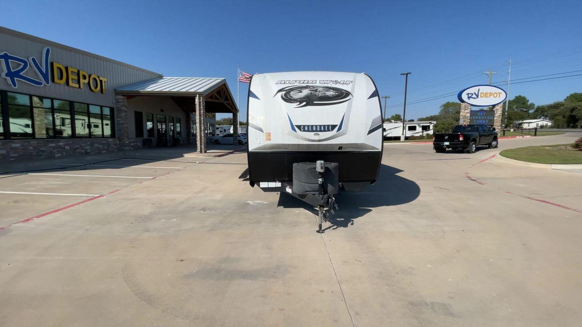 2022 FOREST RIVER CHEROKEE 33BH-L (5ZT2CKYBXN2) , Length: 37.33 ft. | Dry Weight: 7,986 lbs. | Gross Weight: 9,863 lbs. | Slides: 2 transmission, located at 4319 N Main Street, Cleburne, TX, 76033, (817) 221-0660, 32.435829, -97.384178 - The 2022 Forest River Cherokee Alpha Wolf 33BH-L showcases a modern and sleek exterior which is perfectly built for extended road adventures. Measuring 37.33 feet in length, it features a two-tone gray and black color scheme with sharp, angular graphics that give it a contemporary, aggressive look. - Photo#4