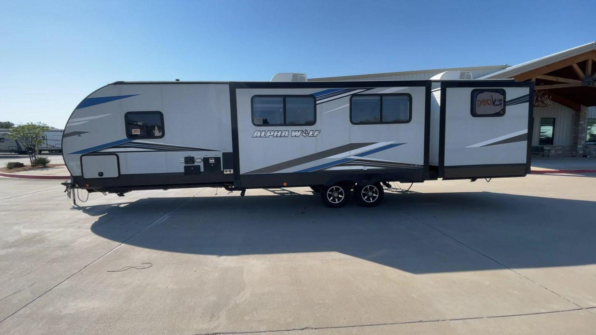 2022 FOREST RIVER CHEROKEE 33BH-L (5ZT2CKYBXN2) , Length: 37.33 ft. | Dry Weight: 7,986 lbs. | Gross Weight: 9,863 lbs. | Slides: 2 transmission, located at 4319 N Main Street, Cleburne, TX, 76033, (817) 221-0660, 32.435829, -97.384178 - The 2022 Forest River Cherokee Alpha Wolf 33BH-L showcases a modern and sleek exterior which is perfectly built for extended road adventures. Measuring 37.33 feet in length, it features a two-tone gray and black color scheme with sharp, angular graphics that give it a contemporary, aggressive look. - Photo#6