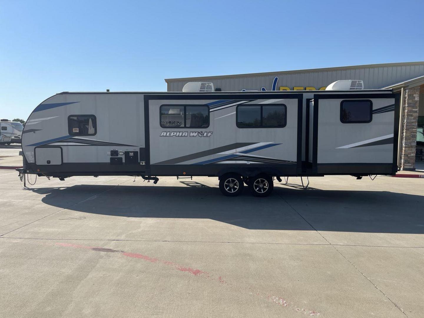 2022 FOREST RIVER CHEROKEE 33BH-L (5ZT2CKYBXN2) , Length: 37.33 ft. | Dry Weight: 7,986 lbs. | Gross Weight: 9,863 lbs. | Slides: 2 transmission, located at 4319 N Main Street, Cleburne, TX, 76033, (817) 221-0660, 32.435829, -97.384178 - The 2022 Forest River Cherokee Alpha Wolf 33BH-L showcases a modern and sleek exterior which is perfectly built for extended road adventures. Measuring 37.33 feet in length, it features a two-tone gray and black color scheme with sharp, angular graphics that give it a contemporary, aggressive look. - Photo#24