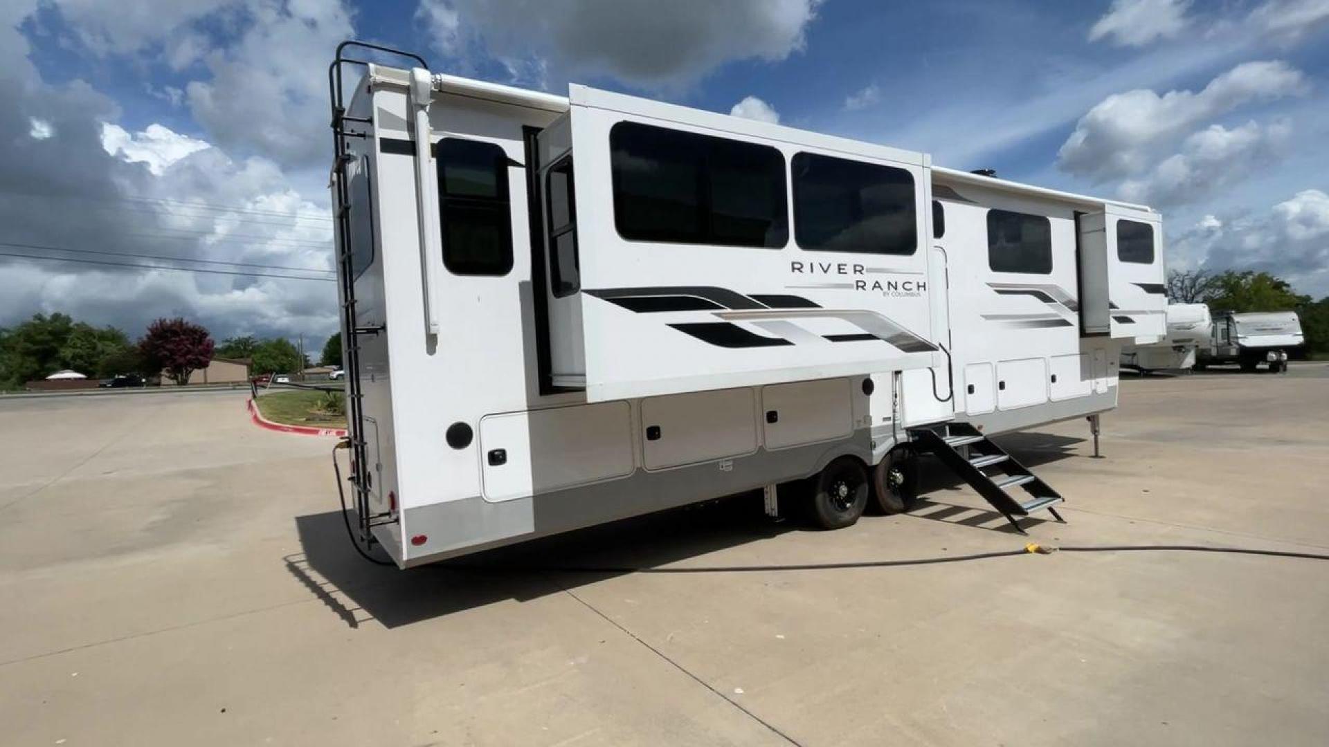 2022 FOREST RIVER COLUMBUS RIVER RANCH (4X4FCMR21N6) , Length: 42 ft. | Dry Weight: 13,944 lbs. | Gross Weight: 17,999 lbs. | Slides: 4 transmission, located at 4319 N Main Street, Cleburne, TX, 76033, (817) 221-0660, 32.435829, -97.384178 - Photo#1