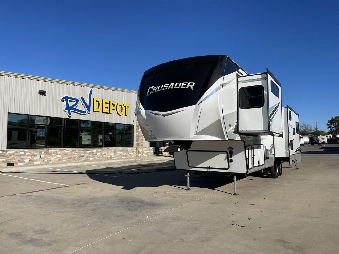 2022 FOREST RIVER CRUSADER 335RLP (5ZT3CSZBXNG) , Length: 37 ft | Dry Weight: 11,114 lbs | Slides: 3 transmission, located at 4319 N Main Street, Cleburne, TX, 76033, (817) 221-0660, 32.435829, -97.384178 - The 2022 Forest River Crusader 335RLP is an exceptional fifth wheel that offers a perfect blend of luxury, convenience, and spacious living. Measuring at a length of 37 feet and with a dry weight of 11,114 lbs, this model provides a well-balanced towing experience while ensuring a generous and comfo - Photo#0