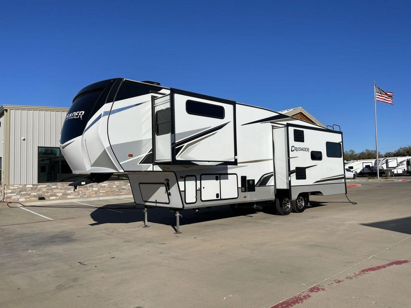 2022 FOREST RIVER CRUSADER 335RLP (5ZT3CSZBXNG) , Length: 37 ft | Dry Weight: 11,114 lbs | Slides: 3 transmission, located at 4319 N Main Street, Cleburne, TX, 76033, (817) 221-0660, 32.435829, -97.384178 - The 2022 Forest River Crusader 335RLP is an exceptional fifth wheel that offers a perfect blend of luxury, convenience, and spacious living. Measuring at a length of 37 feet and with a dry weight of 11,114 lbs, this model provides a well-balanced towing experience while ensuring a generous and comfo - Photo#23