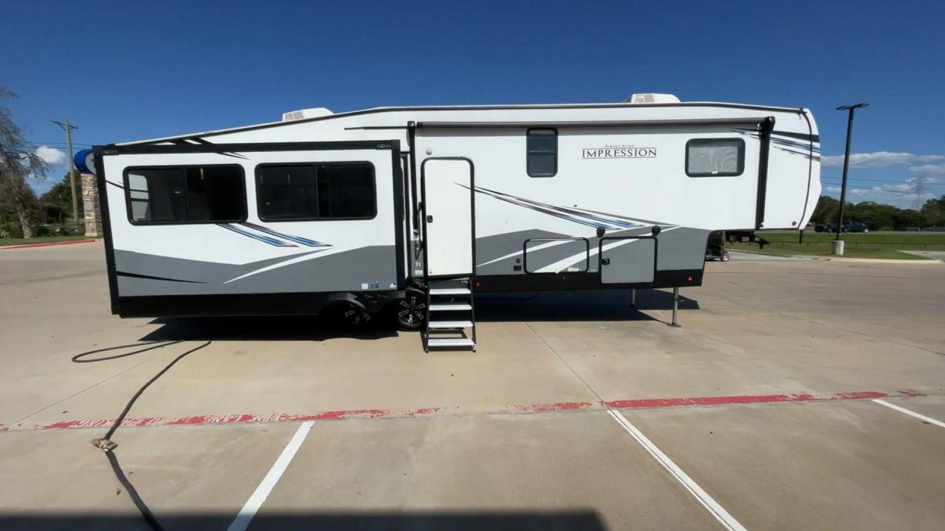 2022 FOREST RIVER IMPRESSION 315MB (5ZT3MPXB0ND) , Length: 38 ft. | Dry Weight: 10,338 lbs. | Gross Weight: 13,935 lbs. | Slides: 4 transmission, located at 4319 N Main Street, Cleburne, TX, 76033, (817) 221-0660, 32.435829, -97.384178 - Photo#2