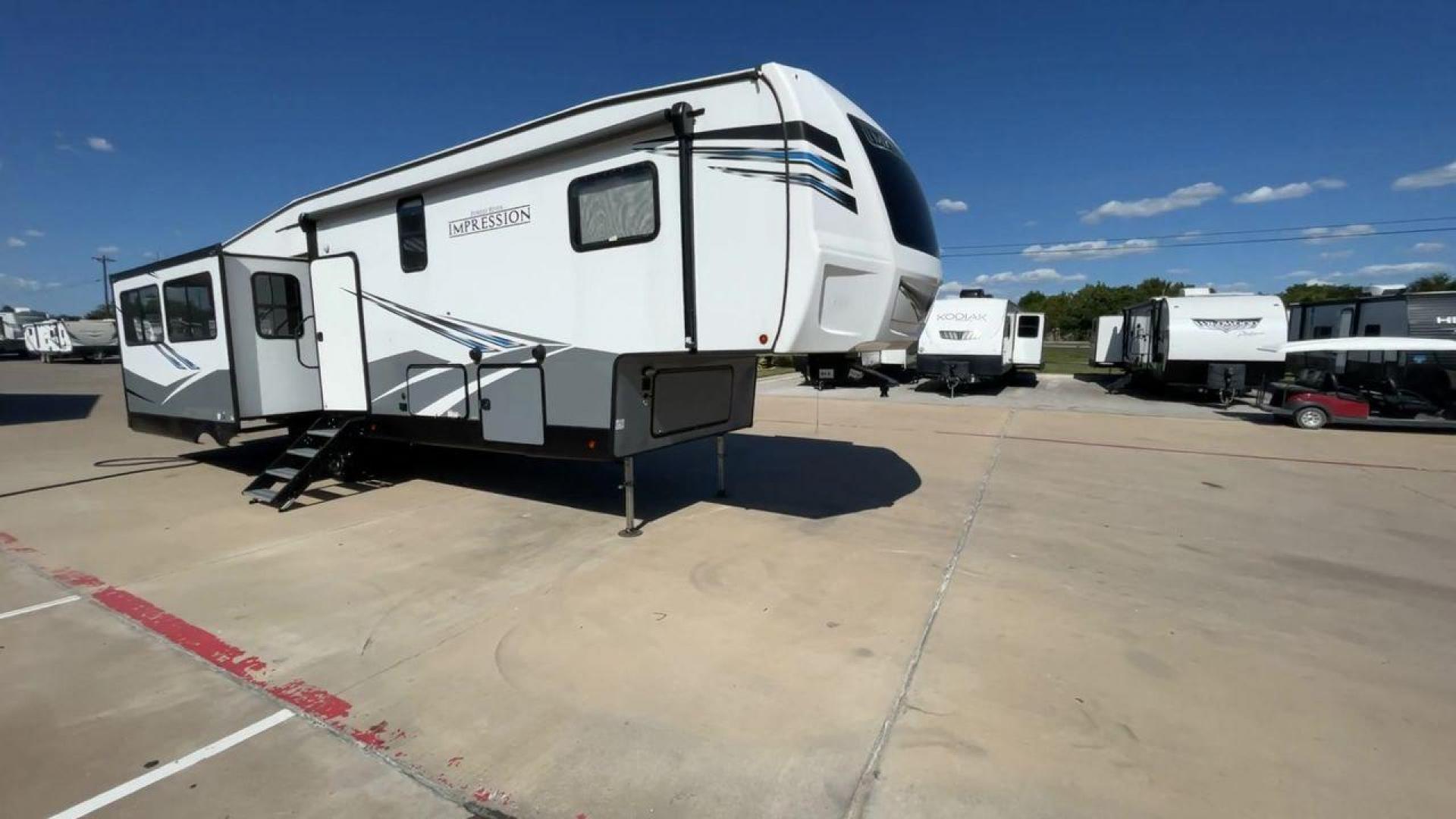 2022 FOREST RIVER IMPRESSION 315MB (5ZT3MPXB0ND) , Length: 38 ft. | Dry Weight: 10,338 lbs. | Gross Weight: 13,935 lbs. | Slides: 4 transmission, located at 4319 N Main Street, Cleburne, TX, 76033, (817) 221-0660, 32.435829, -97.384178 - Photo#3