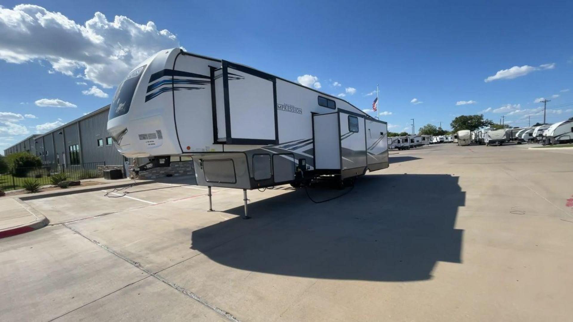 2022 FOREST RIVER IMPRESSION 315MB (5ZT3MPXB0ND) , Length: 38 ft. | Dry Weight: 10,338 lbs. | Gross Weight: 13,935 lbs. | Slides: 4 transmission, located at 4319 N Main Street, Cleburne, TX, 76033, (817) 221-0660, 32.435829, -97.384178 - Photo#5