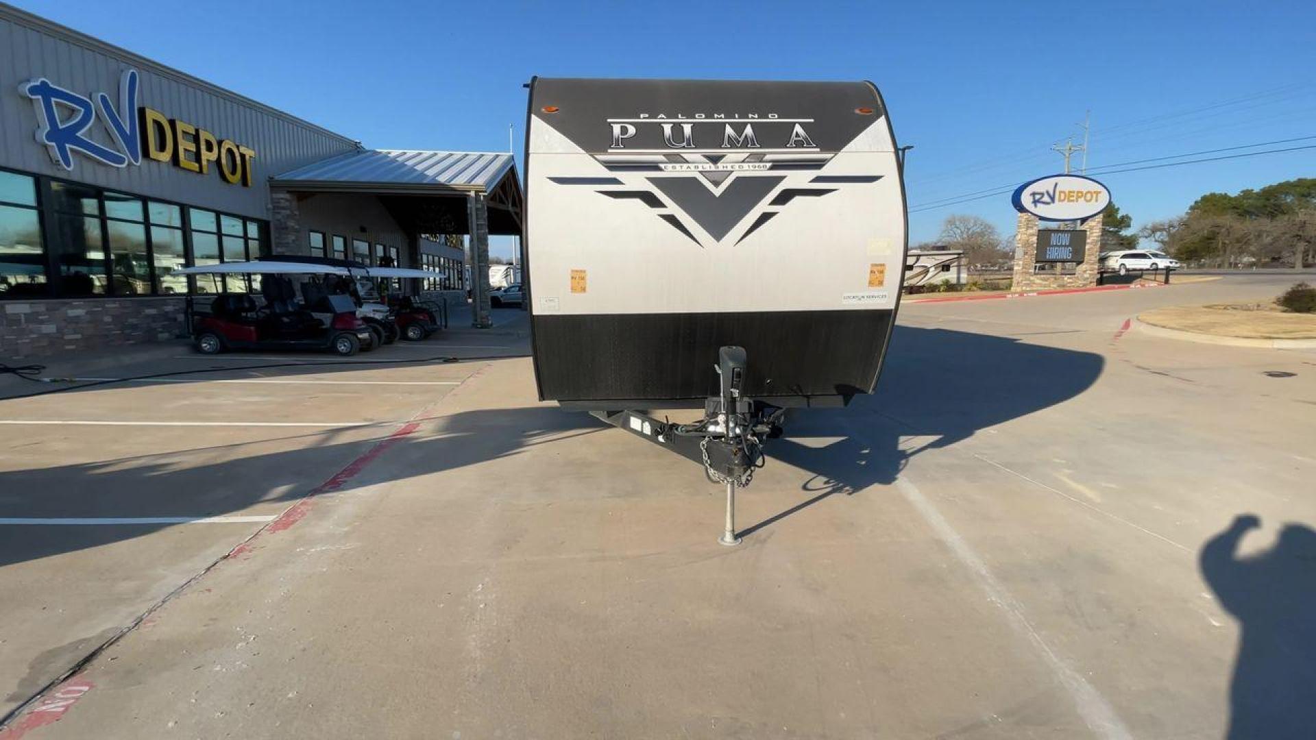 2022 FOREST RIVER PUMA 28BHSS (5ZT2PUTB0N4) , Length: 36.83 ft. | Dry Weight: 7,513 lbs. | Gross Weight: 9,063 lbs. | Slides: 1 transmission, located at 4319 N Main Street, Cleburne, TX, 76033, (817) 221-0660, 32.435829, -97.384178 - This 2022 Palomino Puma 28BHSS radiates style and functionality. The front features a sleek, aerodynamic design with bold "Puma" branding and distinctive graphics that emphasize its rugged yet modern appeal. The side walls are finished in neutral tones with black and gray accents. It is equipped wit - Photo#4