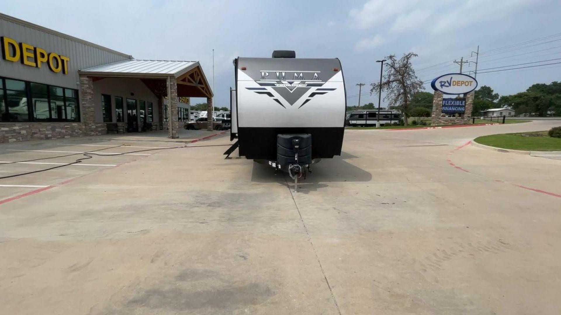 2022 FOREST RIVER PUMA 32BH2B (4X4TPUH22NP) , Length: 38.5 ft. | Dry Weight: 9,023 lbs. | Gross Weight: 11,230 lbs. | Slides: 3 transmission, located at 4319 N Main Street, Cleburne, TX, 76033, (817) 221-0660, 32.435829, -97.384178 - Photo#4