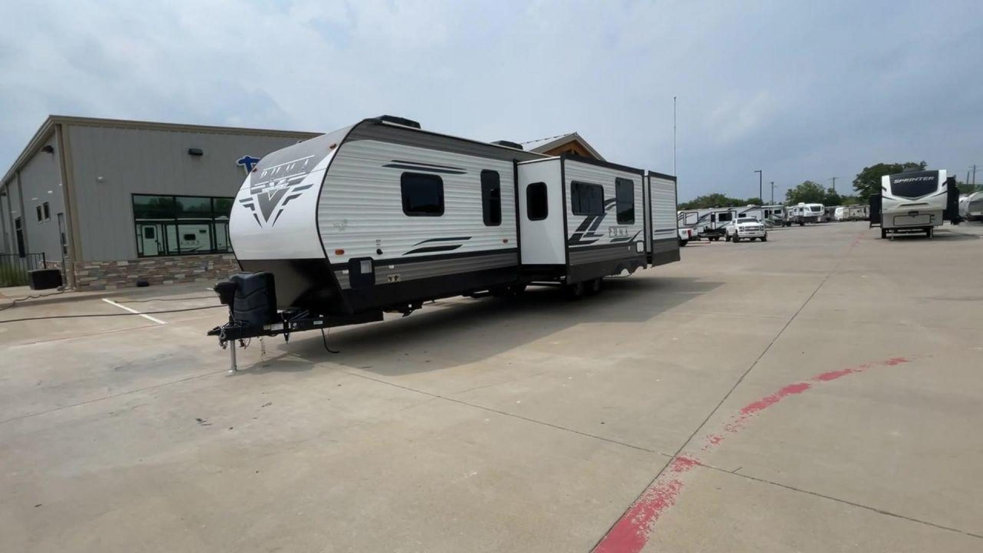 2022 FOREST RIVER PUMA 32BH2B (4X4TPUH22NP) , Length: 38.5 ft. | Dry Weight: 9,023 lbs. | Gross Weight: 11,230 lbs. | Slides: 3 transmission, located at 4319 N Main Street, Cleburne, TX, 76033, (817) 221-0660, 32.435829, -97.384178 - Photo#5