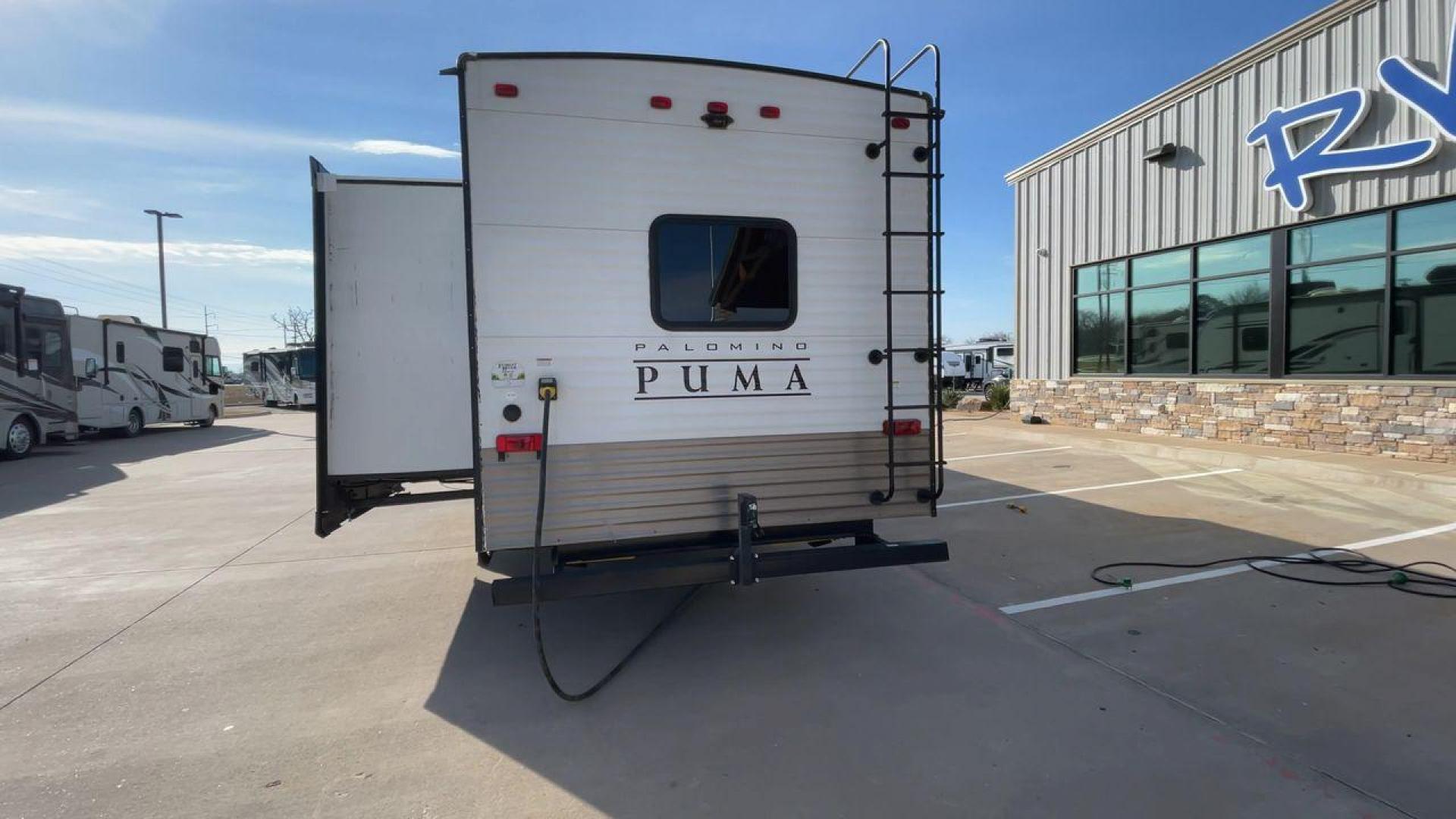 2022 FOREST RIVER PUMA 32BH2B (4X4TPUH22NP) , Length: 38.5 ft. | Dry Weight: 9,023 lbs. | Gross Weight: 11,230 lbs. | Slides: 3 transmission, located at 4319 N Main Street, Cleburne, TX, 76033, (817) 221-0660, 32.435829, -97.384178 - The 2022 Forest River Puma 32BH2B is a feature-packed travel trailer designed for families and large groups who value comfort, convenience, and versatility. With its thoughtful layout, dual bathrooms, and sleeping accommodations for up to 10 people, this RV is perfect for memorable adventures. The d - Photo#8