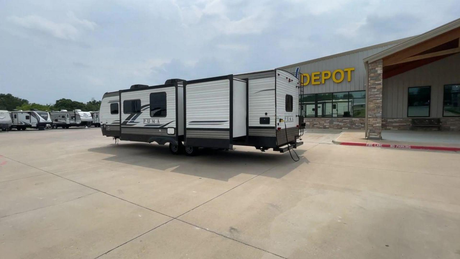 2022 FOREST RIVER PUMA 32BH2B (4X4TPUH22NP) , Length: 38.5 ft. | Dry Weight: 9,023 lbs. | Gross Weight: 11,230 lbs. | Slides: 3 transmission, located at 4319 N Main Street, Cleburne, TX, 76033, (817) 221-0660, 32.435829, -97.384178 - Photo#7