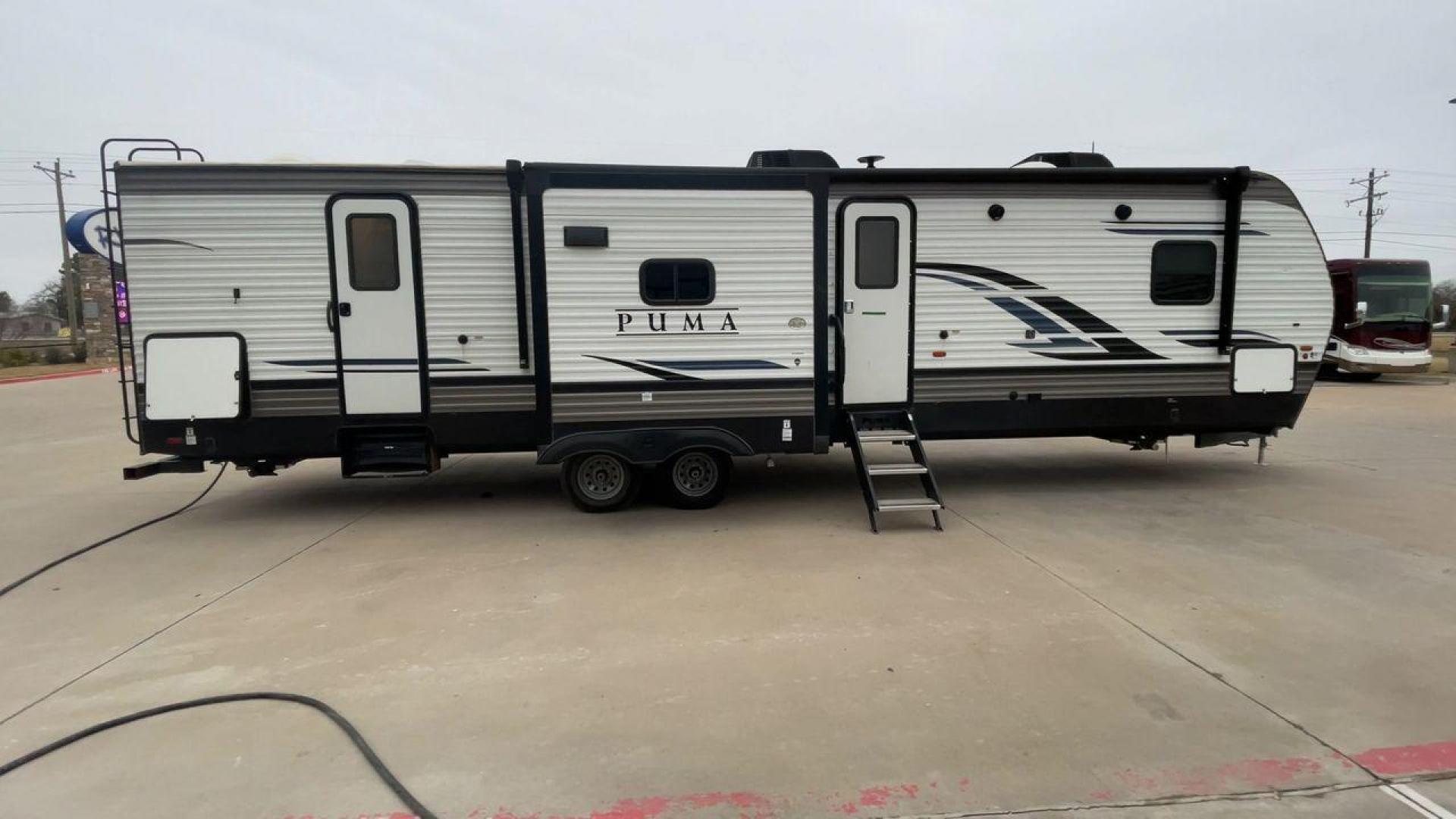 2022 FOREST RIVER PUMA 32BH2B (4X4TPUH25NP) , Length: 38.5 ft. | Dry Weight: 9,023 lbs. | Gross Weight: 11,230 lbs. | Slides: 3 transmission, located at 4319 N Main Street, Cleburne, TX, 76033, (817) 221-0660, 32.435829, -97.384178 - Photo#2