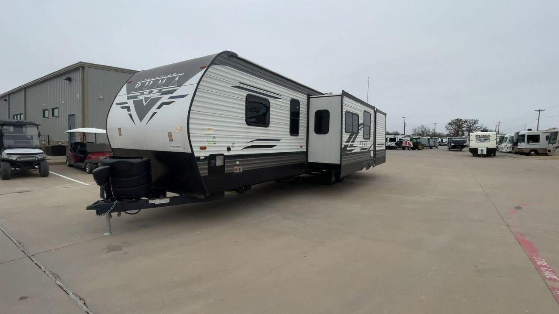 2022 FOREST RIVER PUMA 32BH2B (4X4TPUH25NP) , Length: 38.5 ft. | Dry Weight: 9,023 lbs. | Gross Weight: 11,230 lbs. | Slides: 3 transmission, located at 4319 N Main Street, Cleburne, TX, 76033, (817) 221-0660, 32.435829, -97.384178 - Photo#5