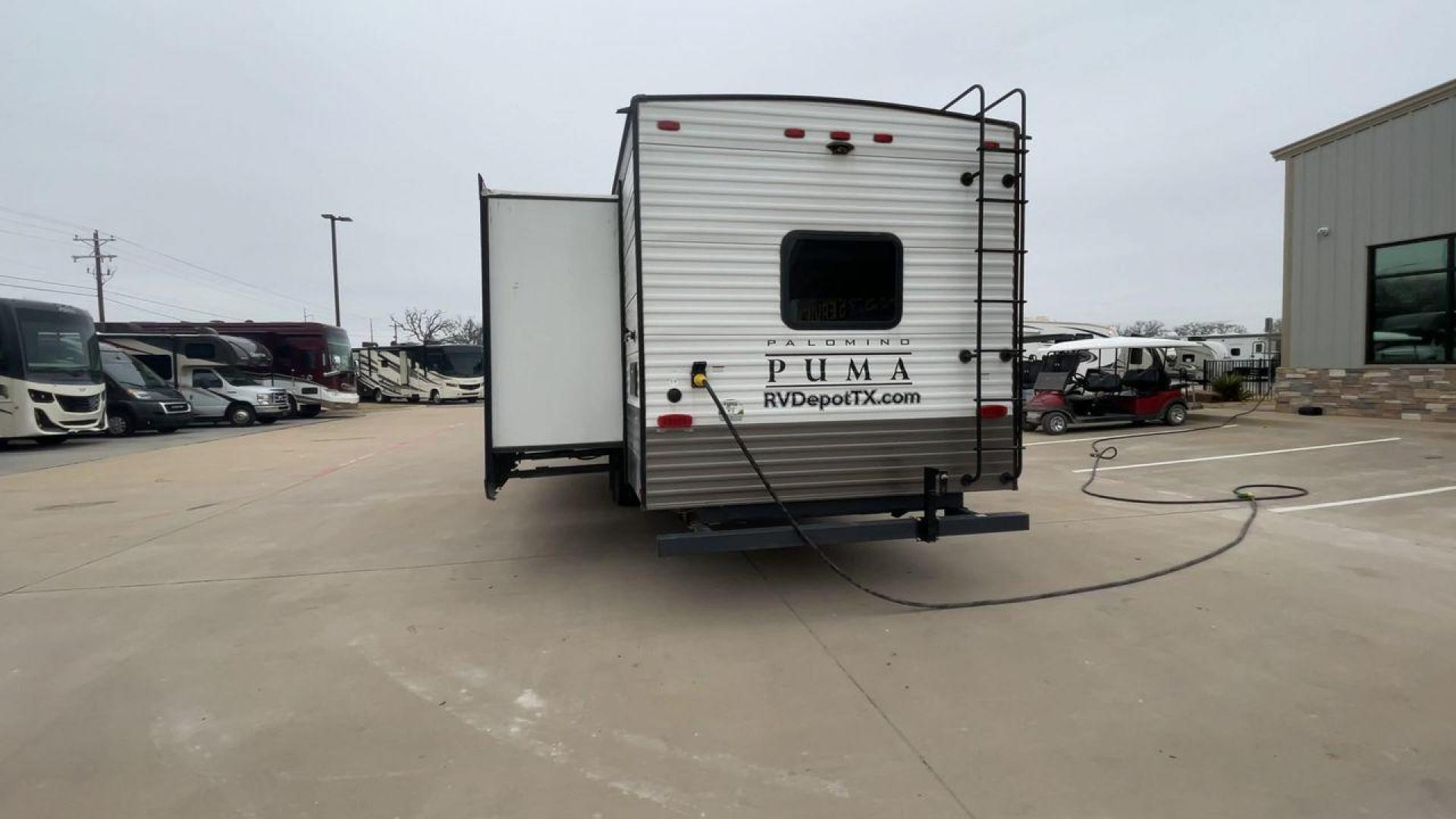 2022 FOREST RIVER PUMA 32BH2B (4X4TPUH25NP) , Length: 38.5 ft. | Dry Weight: 9,023 lbs. | Gross Weight: 11,230 lbs. | Slides: 3 transmission, located at 4319 N Main Street, Cleburne, TX, 76033, (817) 221-0660, 32.435829, -97.384178 - Photo#8