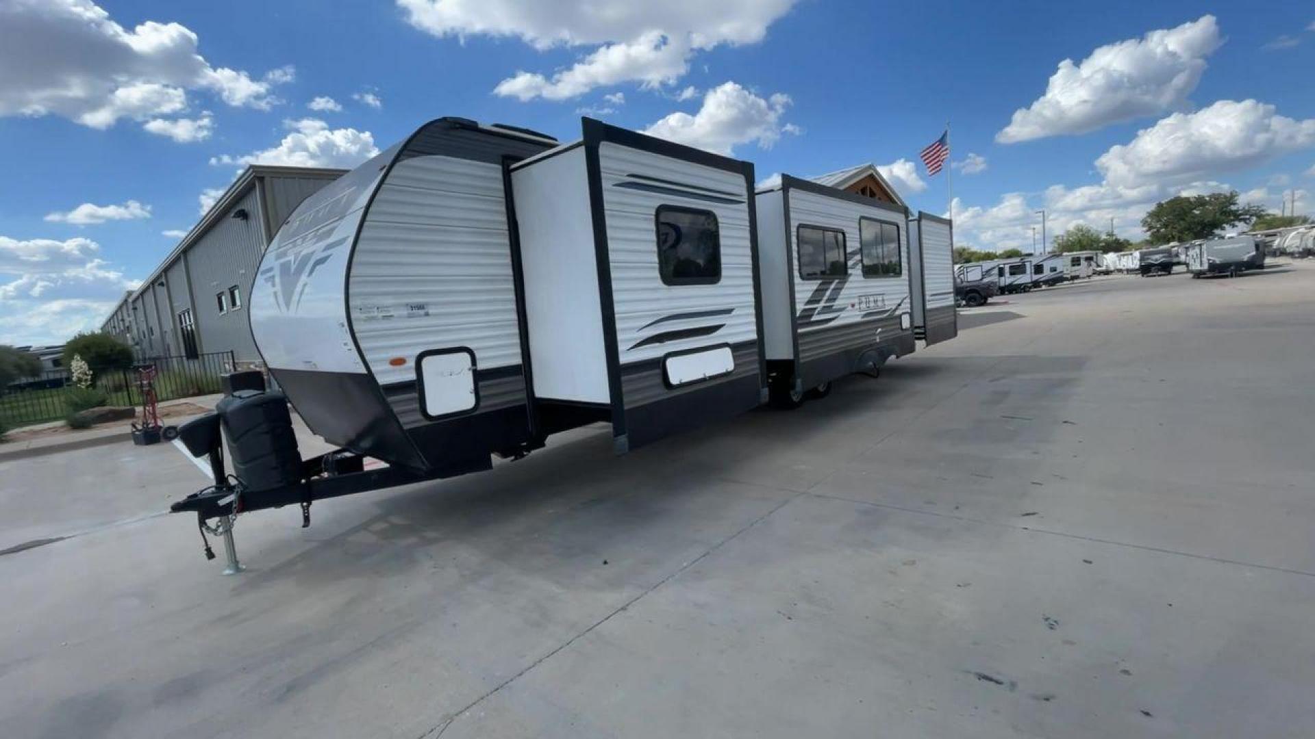 2022 FOREST RIVER PUMA 32RBFQ (4X4TPUH28NP) , Length: 36.92 ft. | Dry Weight: 8,998 lbs. | Gross Weight: 10,500 lbs. | Slides: 3 transmission, located at 4319 N Main Street, Cleburne, TX, 76033, (817) 221-0660, 32.435829, -97.384178 - Photo#5