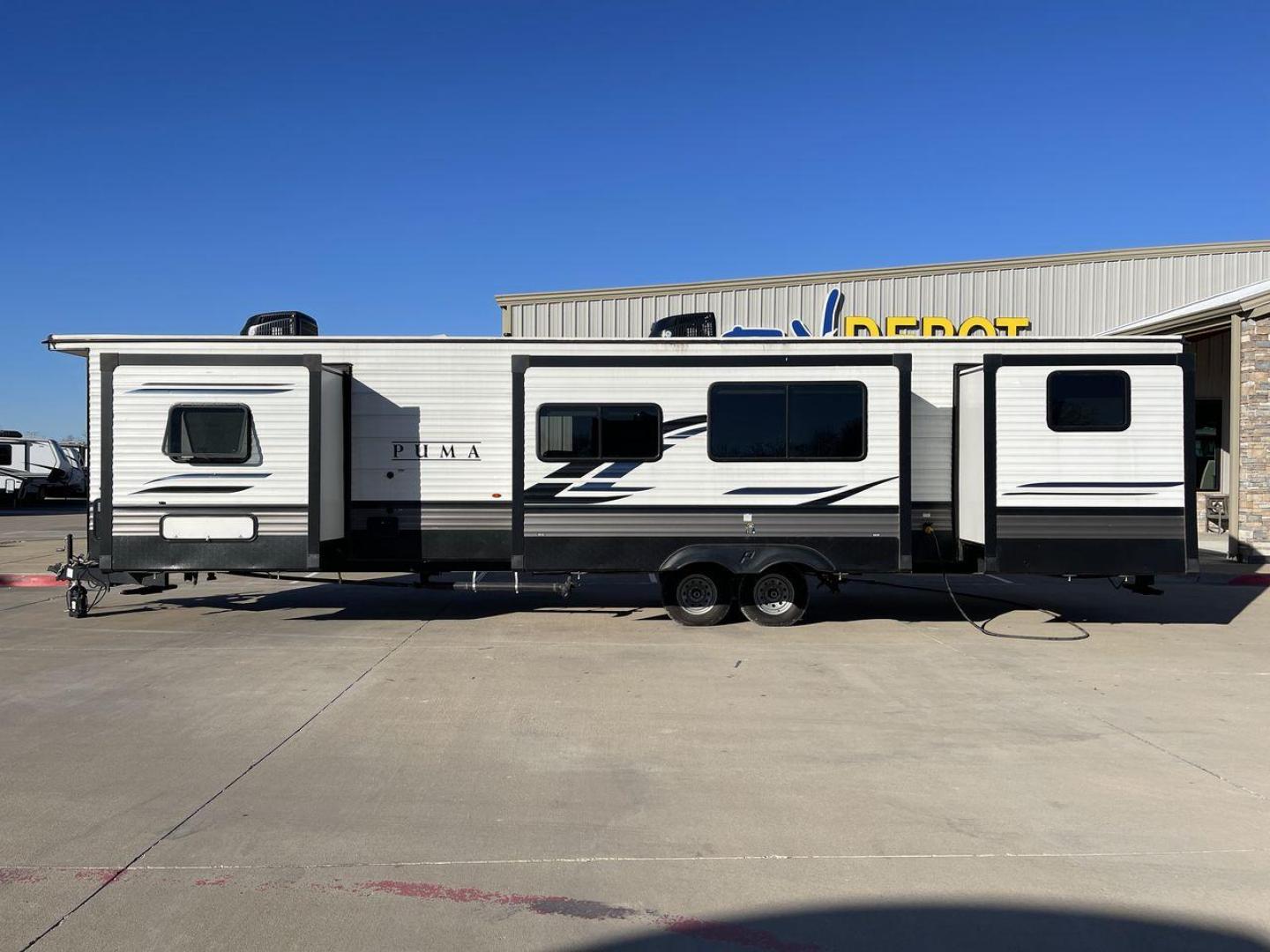 2022 FOREST RIVER PUMA 39PQB (4X4TPUR26NP) , Length: 42.25 ft. | Dry Weight: 10,709 lbs. | Gross Weight: 13,413 lbs. | Slides: 4 transmission, located at 4319 N Main Street, Cleburne, TX, 76033, (817) 221-0660, 32.435829, -97.384178 - Photo#24