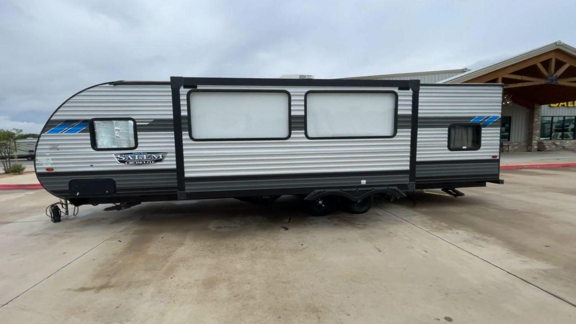 2022 FOREST RIVER SALEM 273QBXL (4X4TSMC28N7) , Length: 33.42 ft. | Dry Weight: 6,028 lbs. | Slides: 1 transmission, located at 4319 N Main Street, Cleburne, TX, 76033, (817) 221-0660, 32.435829, -97.384178 - Photo#6