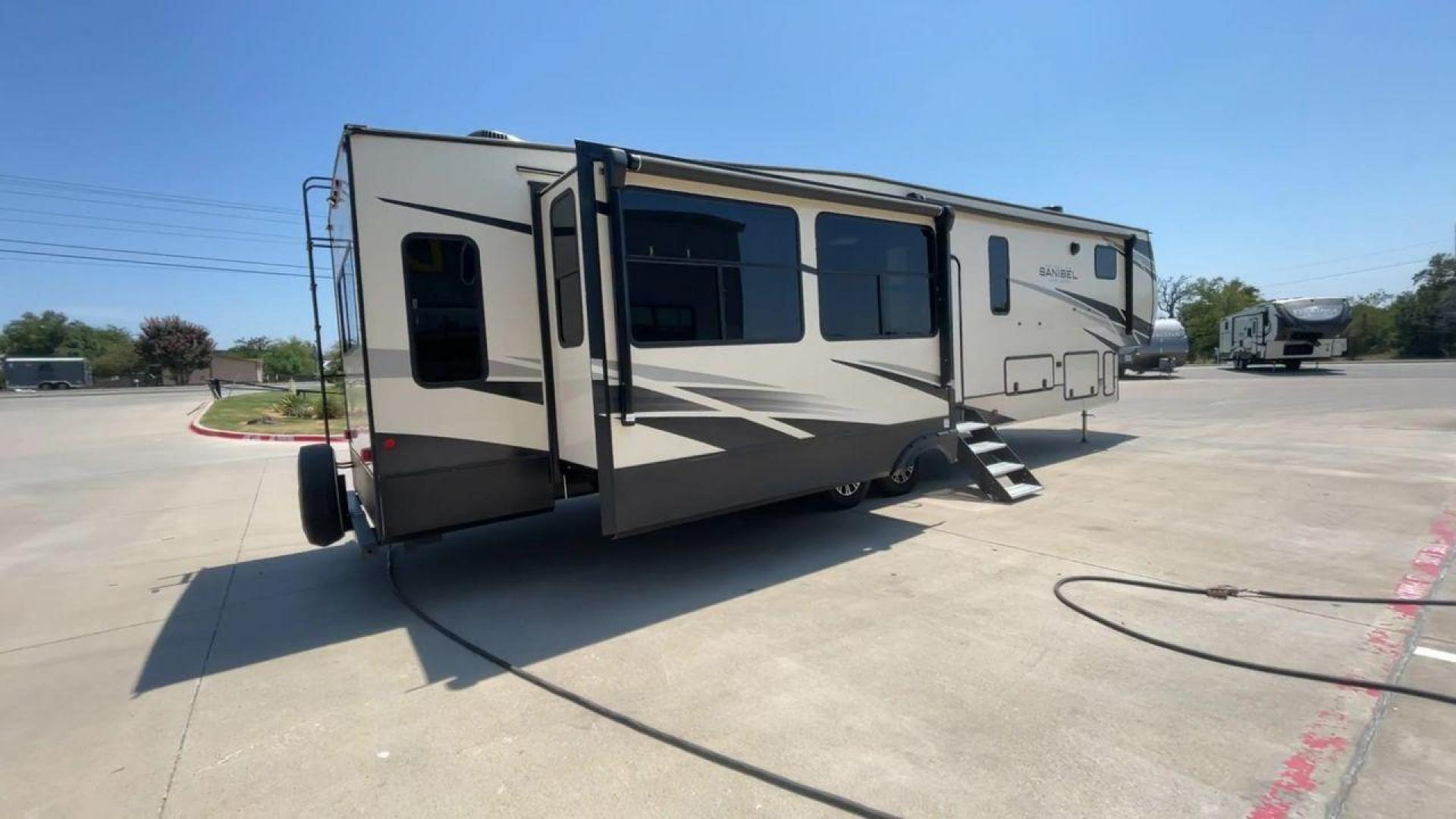 2022 FOREST RIVER SANIBEL 3902 (5ZT3SN4B3NG) , Length: 43.67 ft. | Dry Weight: 14,114 lbs. | Slides: 4 transmission, located at 4319 N Main Street, Cleburne, TX, 76033, (817) 221-0660, 32.435829, -97.384178 - Photo#1