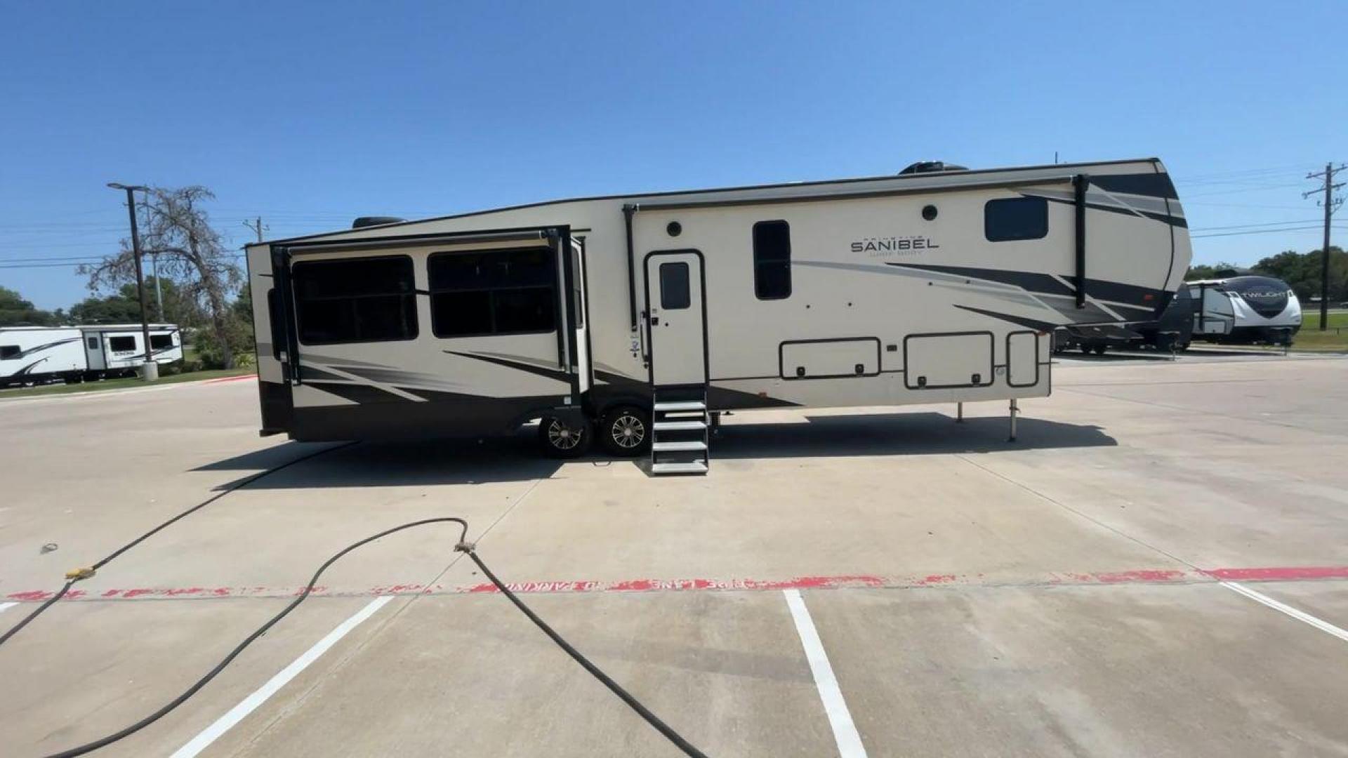 2022 FOREST RIVER SANIBEL 3902 (5ZT3SN4B3NG) , Length: 43.67 ft. | Dry Weight: 14,114 lbs. | Slides: 4 transmission, located at 4319 N Main Street, Cleburne, TX, 76033, (817) 221-0660, 32.435829, -97.384178 - Photo#2