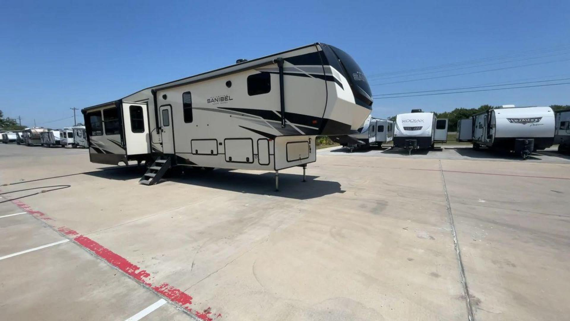 2022 FOREST RIVER SANIBEL 3902 (5ZT3SN4B3NG) , Length: 43.67 ft. | Dry Weight: 14,114 lbs. | Slides: 4 transmission, located at 4319 N Main Street, Cleburne, TX, 76033, (817) 221-0660, 32.435829, -97.384178 - Photo#3