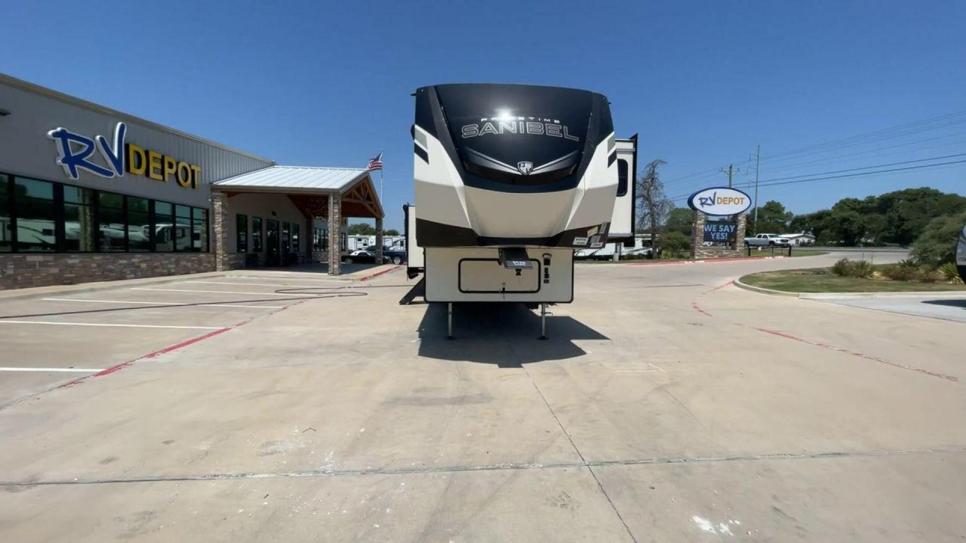 2022 FOREST RIVER SANIBEL 3902 (5ZT3SN4B3NG) , Length: 43.67 ft. | Dry Weight: 14,114 lbs. | Slides: 4 transmission, located at 4319 N Main Street, Cleburne, TX, 76033, (817) 221-0660, 32.435829, -97.384178 - Photo#4