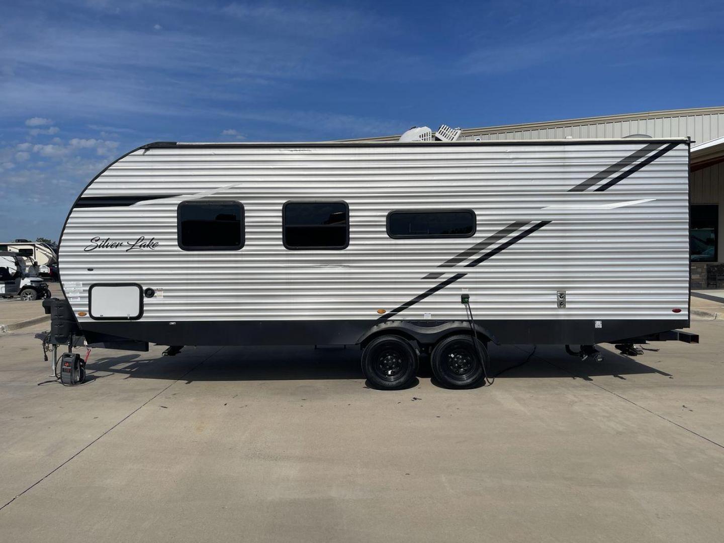 2022 FOREST RIVER SILVER LAKE 25KRB (5ZT2SKPB1N9) , Length: 28.08 ft. | Dry Weight: 4,976 lbs. transmission, located at 4319 N Main Street, Cleburne, TX, 76033, (817) 221-0660, 32.435829, -97.384178 - Photo#24