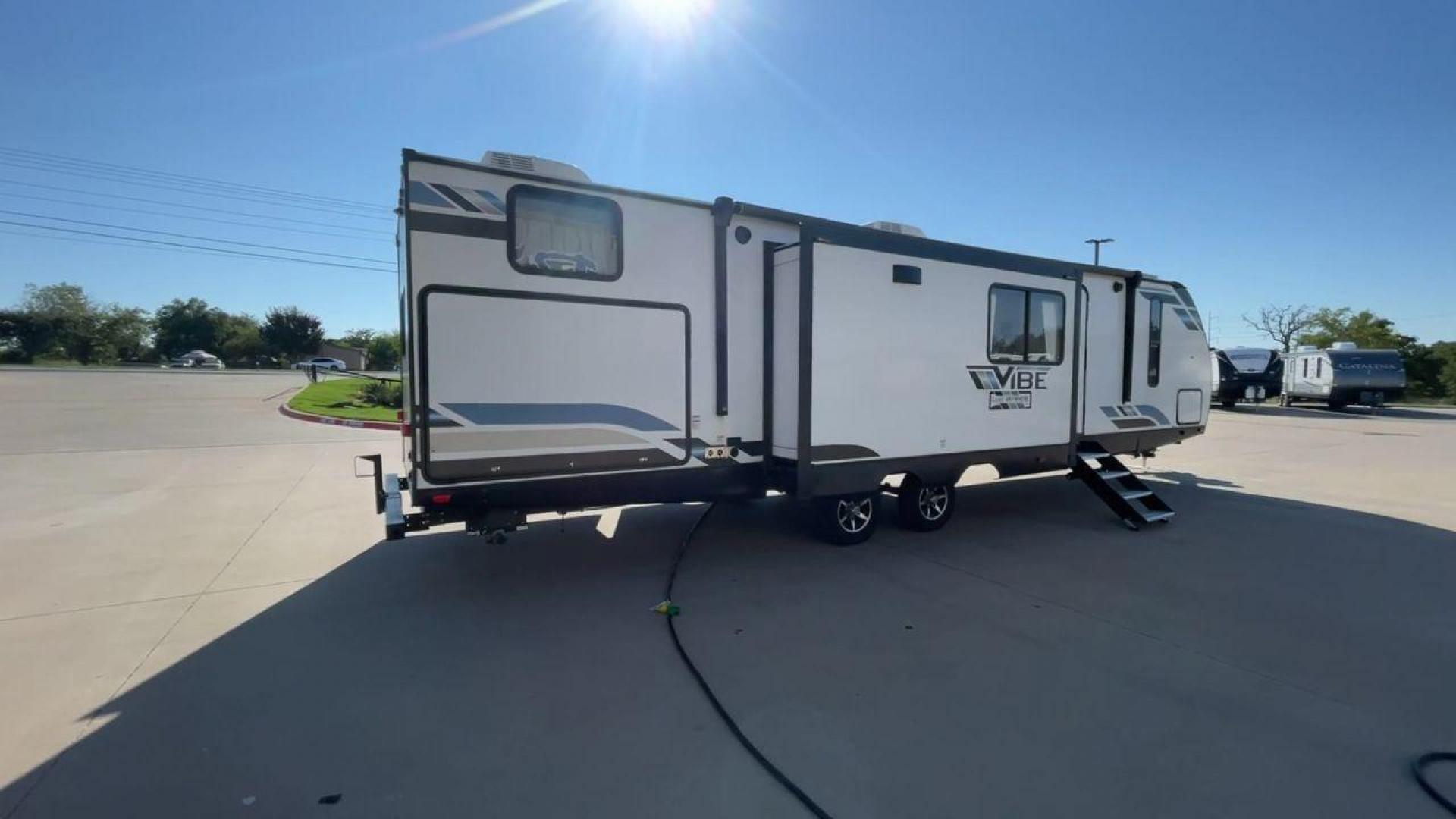 2022 FOREST RIVER VIBE 34BH (4X4TVBK21N4) , Length: 39.42 ft. | Dry Weight: 8,164 lbs. | Slides: 3 transmission, located at 4319 N Main Street, Cleburne, TX, 76033, (817) 221-0660, 32.435829, -97.384178 - Photo#1