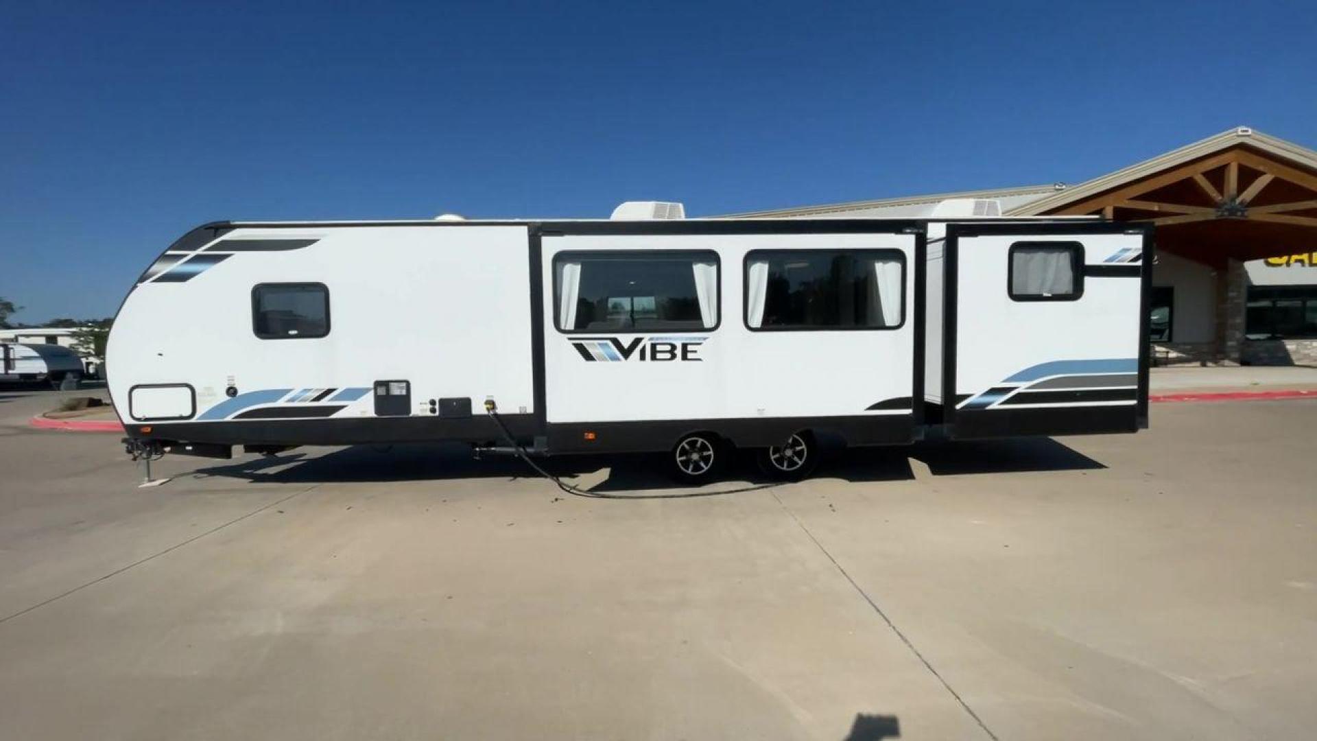 2022 FOREST RIVER VIBE 34BH (4X4TVBK21N4) , Length: 39.42 ft. | Dry Weight: 8,164 lbs. | Slides: 3 transmission, located at 4319 N Main Street, Cleburne, TX, 76033, (817) 221-0660, 32.435829, -97.384178 - Photo#6