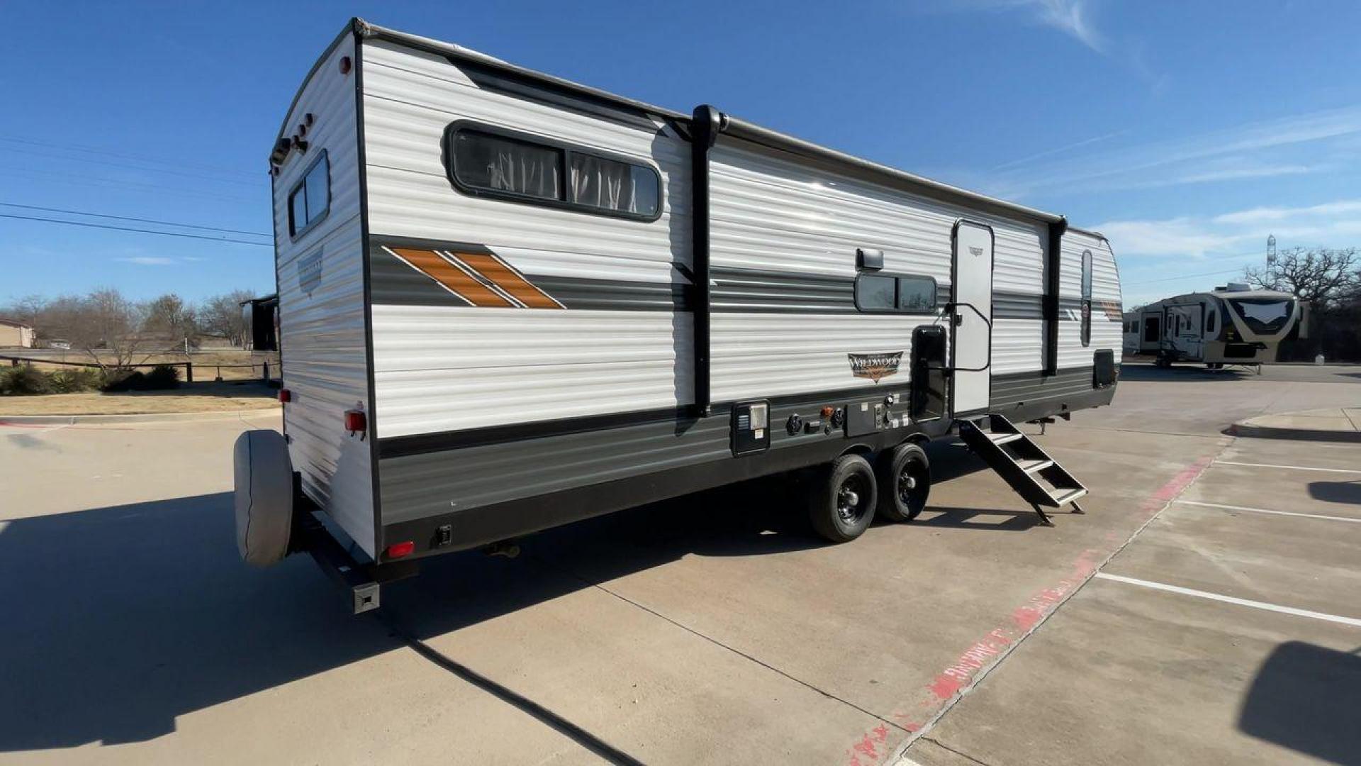 2022 FOREST RIVER WILDWOOD 29VBUD (4X4TWDE24NA) , Length: 36.17 ft. | Dry Weight: 7,728 lbs. | Slides: 1 transmission, located at 4319 N Main Street, Cleburne, TX, 76033, (817) 221-0660, 32.435829, -97.384178 - Photo#1