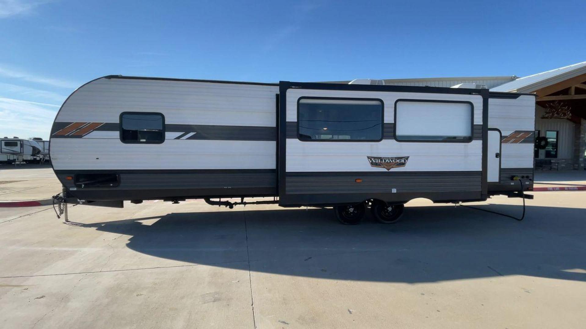 2022 FOREST RIVER WILDWOOD 29VBUD (4X4TWDE24NA) , Length: 36.17 ft. | Dry Weight: 7,728 lbs. | Slides: 1 transmission, located at 4319 N Main Street, Cleburne, TX, 76033, (817) 221-0660, 32.435829, -97.384178 - Photo#6