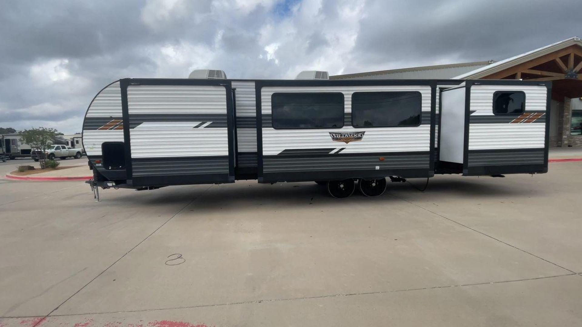 2022 FOREST RIVER WILDWOOD 33TS (4X4TWDJ2XN8) , Length: 38.75 ft. | Dry Weight: 9,276 lbs. | Slides: 3 transmission, located at 4319 N Main Street, Cleburne, TX, 76033, (817) 221-0660, 32.435829, -97.384178 - Photo#6