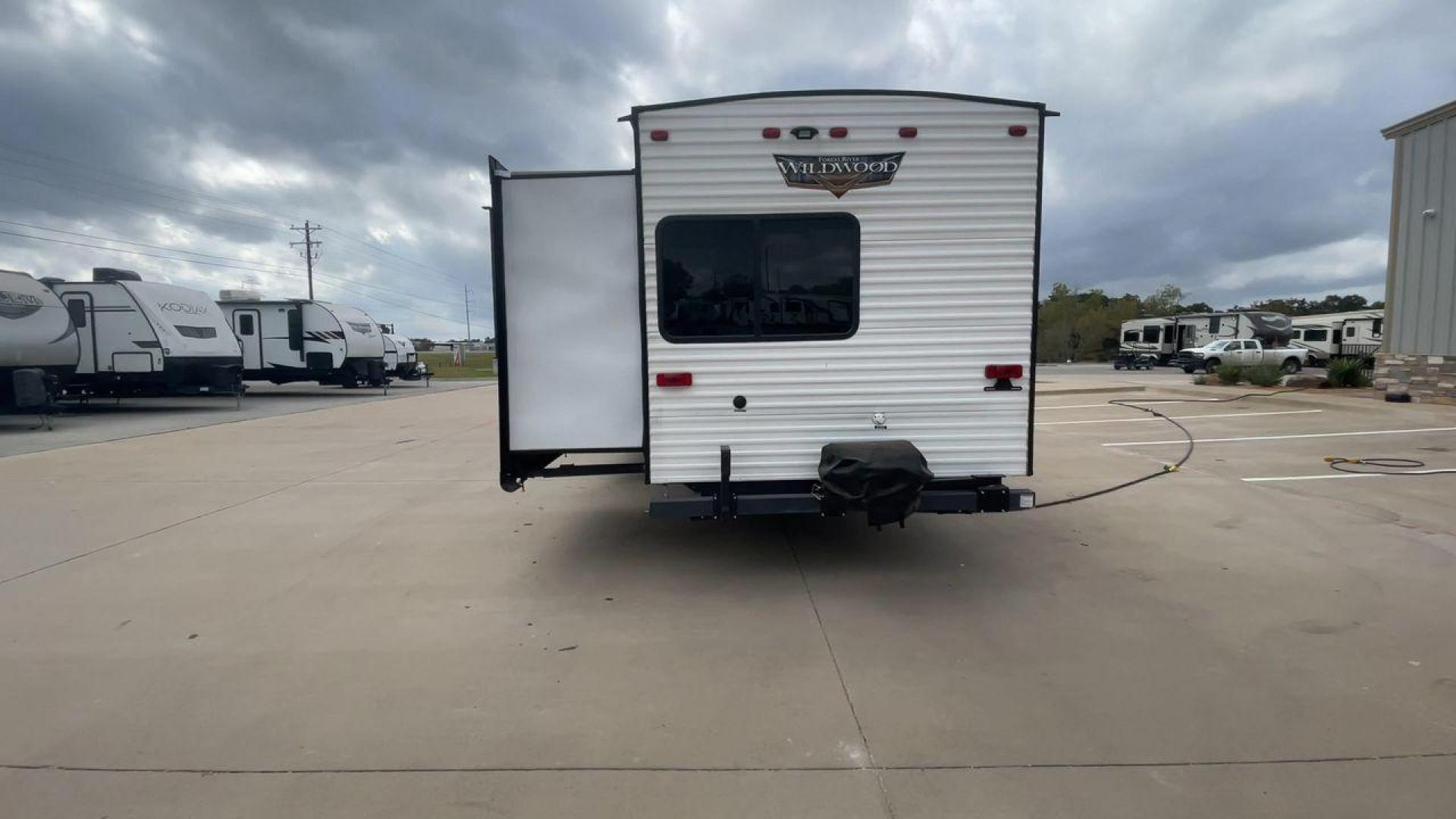 2022 FOREST RIVER WILDWOOD 33TS (4X4TWDJ2XN8) , Length: 38.75 ft. | Dry Weight: 9,276 lbs. | Slides: 3 transmission, located at 4319 N Main Street, Cleburne, TX, 76033, (817) 221-0660, 32.435829, -97.384178 - Photo#8