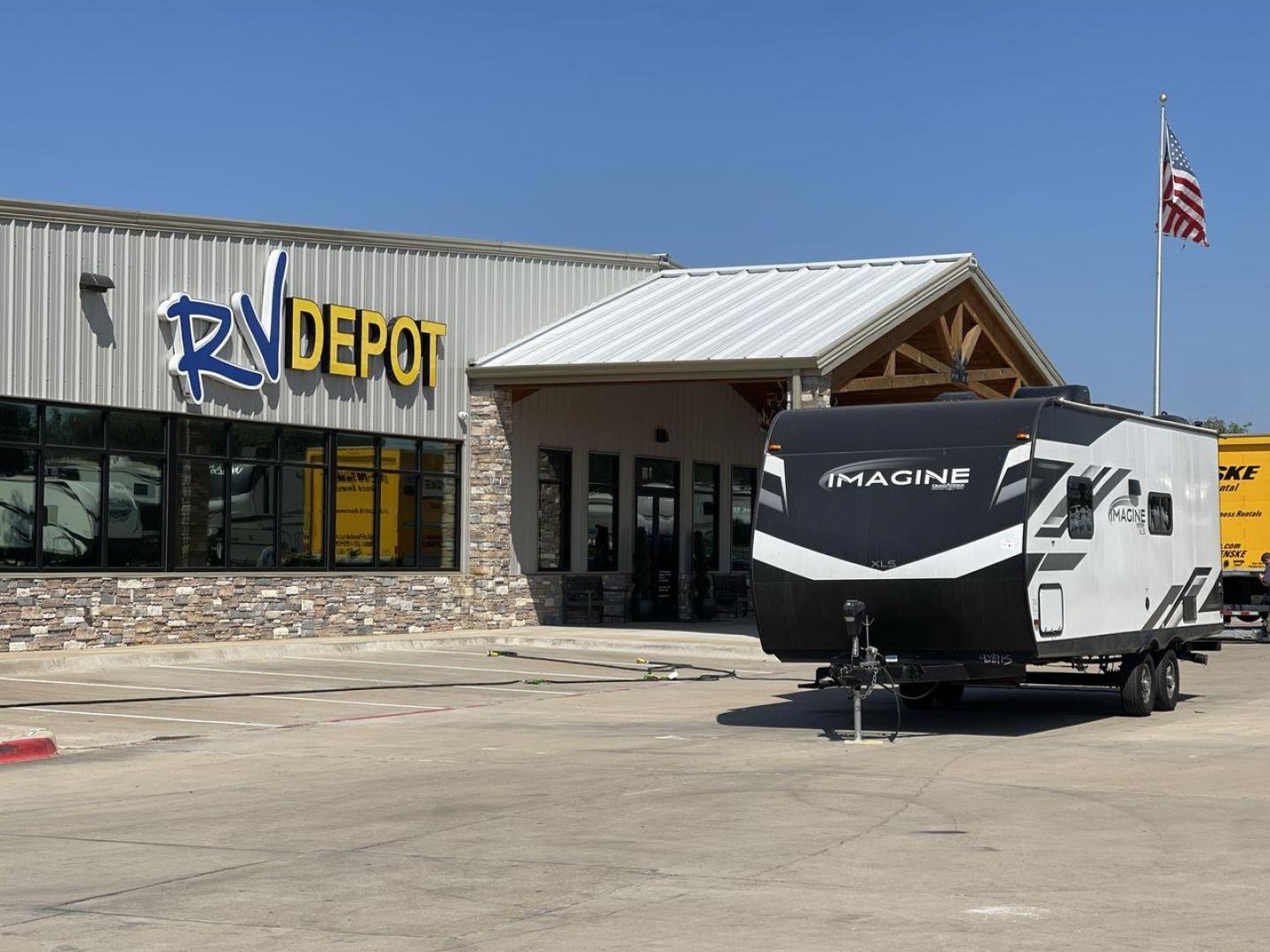 2022 GRAND DESIGN IMAGINE 22RBE (573TE2624N3) , Length: 25.92 ft. | Dry Weight: 5,125 lbs. | Gross Weight: 6,995 lbs. | Slides: 1 transmission, located at 4319 N Main Street, Cleburne, TX, 76033, (817) 221-0660, 32.435829, -97.384178 - Photo#0