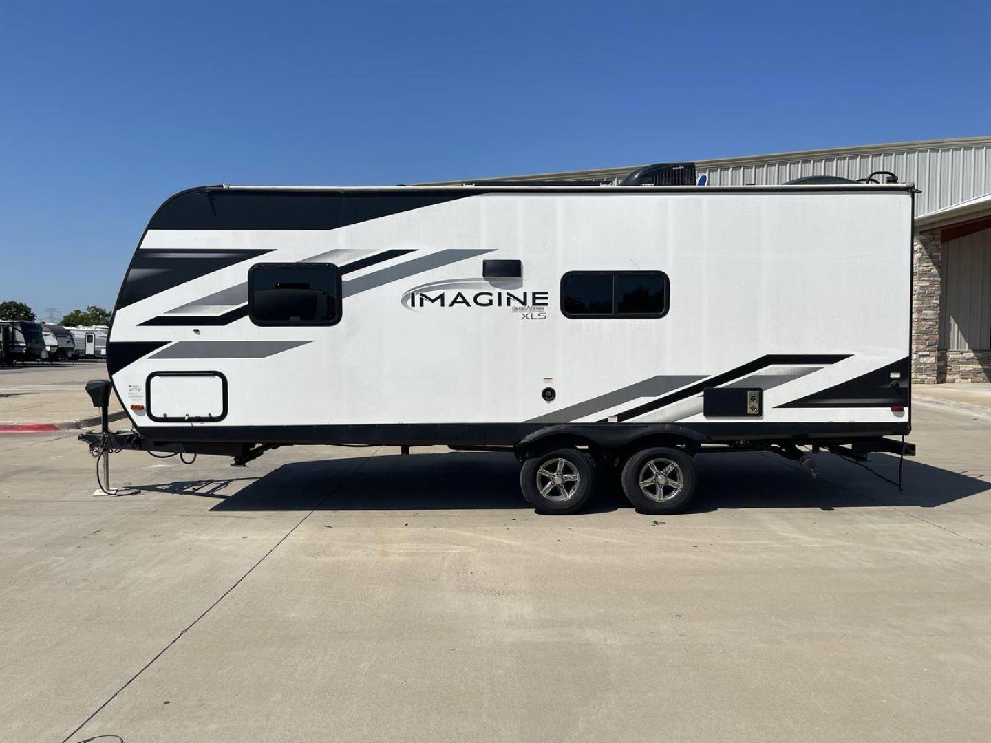 2022 GRAND DESIGN IMAGINE 22RBE (573TE2624N3) , Length: 25.92 ft. | Dry Weight: 5,125 lbs. | Gross Weight: 6,995 lbs. | Slides: 1 transmission, located at 4319 N Main Street, Cleburne, TX, 76033, (817) 221-0660, 32.435829, -97.384178 - Photo#24