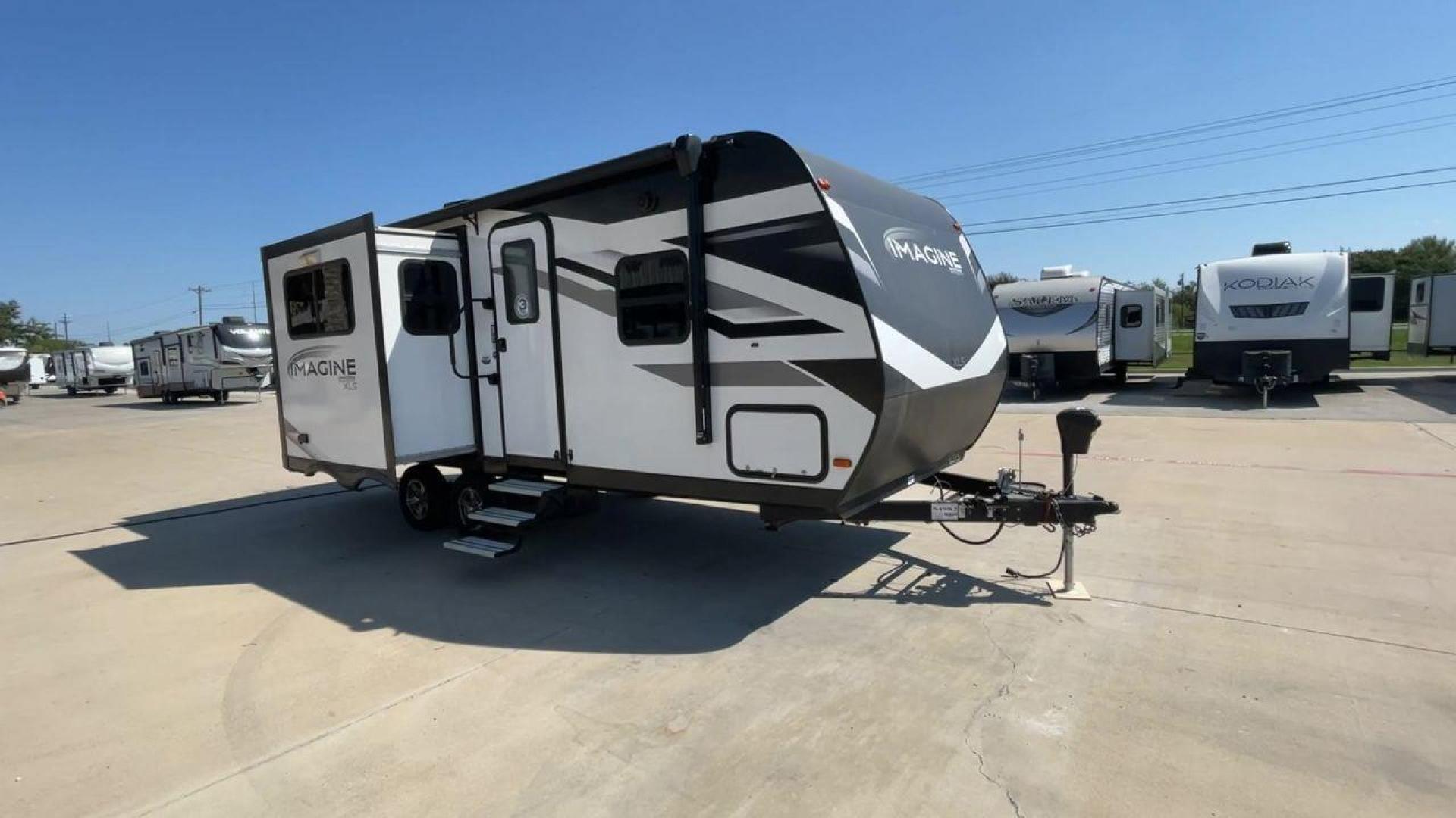 2022 GRAND DESIGN IMAGINE 22RBE (573TE2624N3) , Length: 25.92 ft. | Dry Weight: 5,125 lbs. | Gross Weight: 6,995 lbs. | Slides: 1 transmission, located at 4319 N Main Street, Cleburne, TX, 76033, (817) 221-0660, 32.435829, -97.384178 - Photo#3