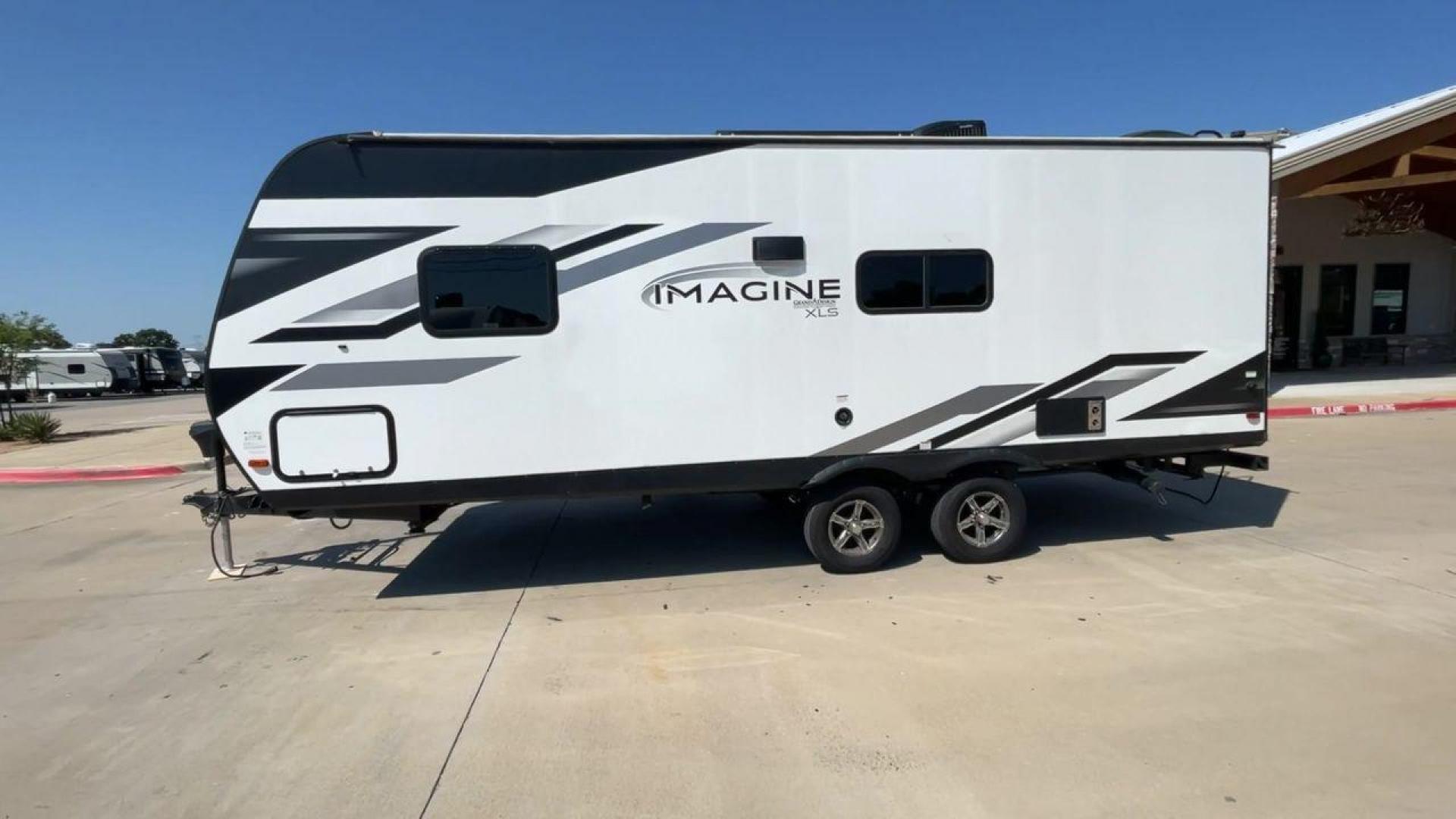 2022 GRAND DESIGN IMAGINE 22RBE (573TE2624N3) , Length: 25.92 ft. | Dry Weight: 5,125 lbs. | Gross Weight: 6,995 lbs. | Slides: 1 transmission, located at 4319 N Main Street, Cleburne, TX, 76033, (817) 221-0660, 32.435829, -97.384178 - Photo#6