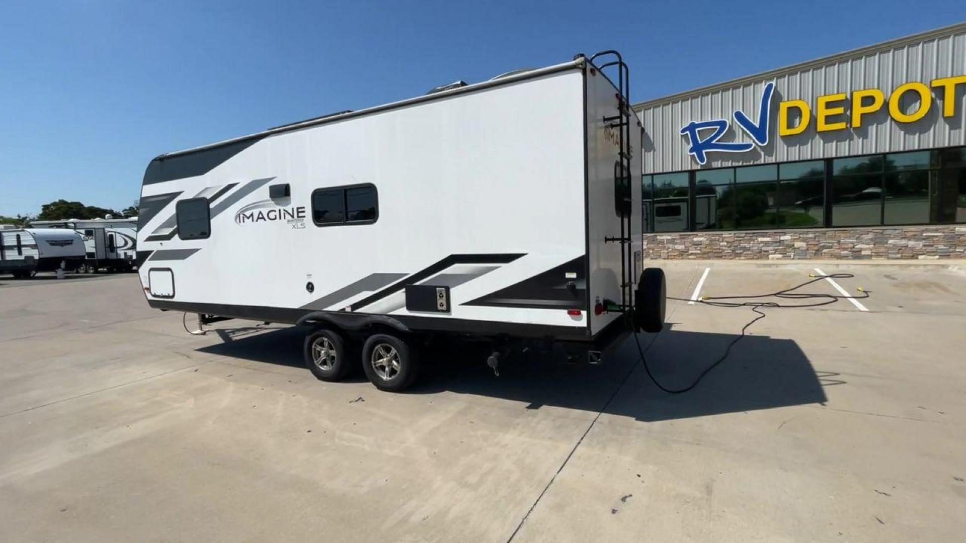 2022 GRAND DESIGN IMAGINE 22RBE (573TE2624N3) , Length: 25.92 ft. | Dry Weight: 5,125 lbs. | Gross Weight: 6,995 lbs. | Slides: 1 transmission, located at 4319 N Main Street, Cleburne, TX, 76033, (817) 221-0660, 32.435829, -97.384178 - Photo#7