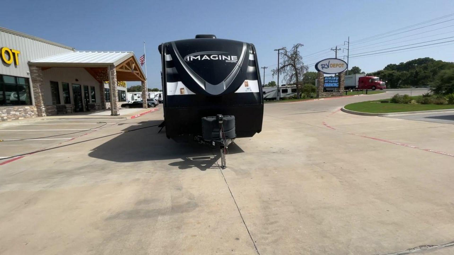 2022 GRAND DESIGN IMAGINE 3250BH (573TE372XN6) , Length: 36.92 ft. | Dry Weight: 8,496 lbs. | Gross Weight: 10,195 lbs. | Slides: 3 transmission, located at 4319 N Main Street, Cleburne, TX, 76033, (817) 221-0660, 32.435829, -97.384178 - The 2022 Grand Design Imagine 3250BH is a spacious and well-designed travel trailer perfect for family adventures. With a length of 36.92 feet, it offers plenty of living space while maintaining a manageable dry weight of 8,496 lbs. and a gross weight of 10,195 lbs. This RV is equipped with three sl - Photo#4