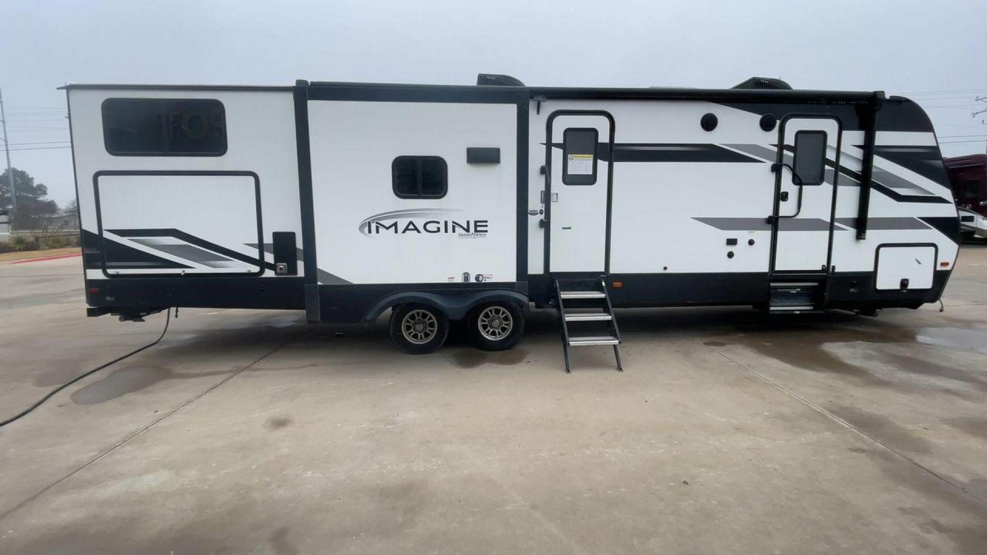 2022 GRAND DESIGN IMAGINE 3250BH (573TE372XN6) , Length: 36.92 ft. | Dry Weight: 8,496 lbs. | Gross Weight: 10,195 lbs. | Slides: 3 transmission, located at 4319 N Main Street, Cleburne, TX, 76033, (817) 221-0660, 32.435829, -97.384178 - The 2022 Grand Design Imagine 3250BH is a spacious and well-designed travel trailer perfect for family adventures. With a length of 36.92 feet, it offers plenty of living space while maintaining a manageable dry weight of 8,496 lbs. and a gross weight of 10,195 lbs. This RV is equipped with three sl - Photo#2