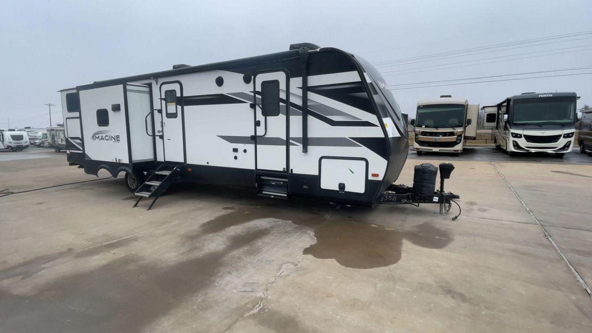 2022 GRAND DESIGN IMAGINE 3250BH (573TE372XN6) , Length: 36.92 ft. | Dry Weight: 8,496 lbs. | Gross Weight: 10,195 lbs. | Slides: 3 transmission, located at 4319 N Main Street, Cleburne, TX, 76033, (817) 221-0660, 32.435829, -97.384178 - The 2022 Grand Design Imagine 3250BH is a spacious and well-designed travel trailer perfect for family adventures. With a length of 36.92 feet, it offers plenty of living space while maintaining a manageable dry weight of 8,496 lbs. and a gross weight of 10,195 lbs. This RV is equipped with three sl - Photo#3