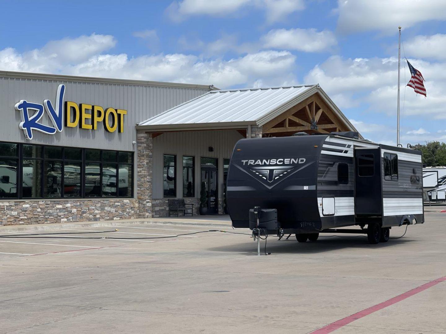 2022 GRAND DESIGN TRANSCEND 240ML (573TT3022N8) , located at 4319 N Main Street, Cleburne, TX, 76033, (817) 221-0660, 32.435829, -97.384178 - Photo#0