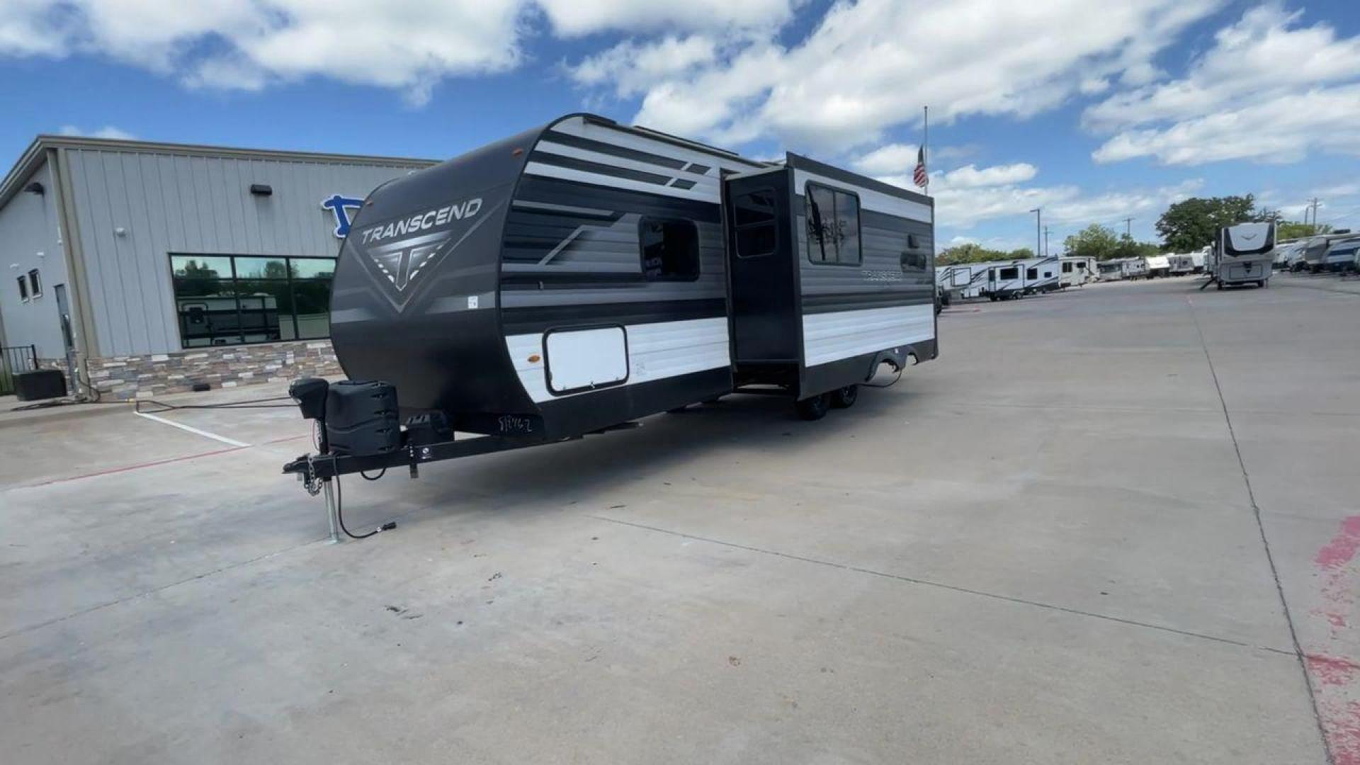 2022 GRAND DESIGN TRANSCEND 240ML (573TT3022N8) , located at 4319 N Main Street, Cleburne, TX, 76033, (817) 221-0660, 32.435829, -97.384178 - Photo#5