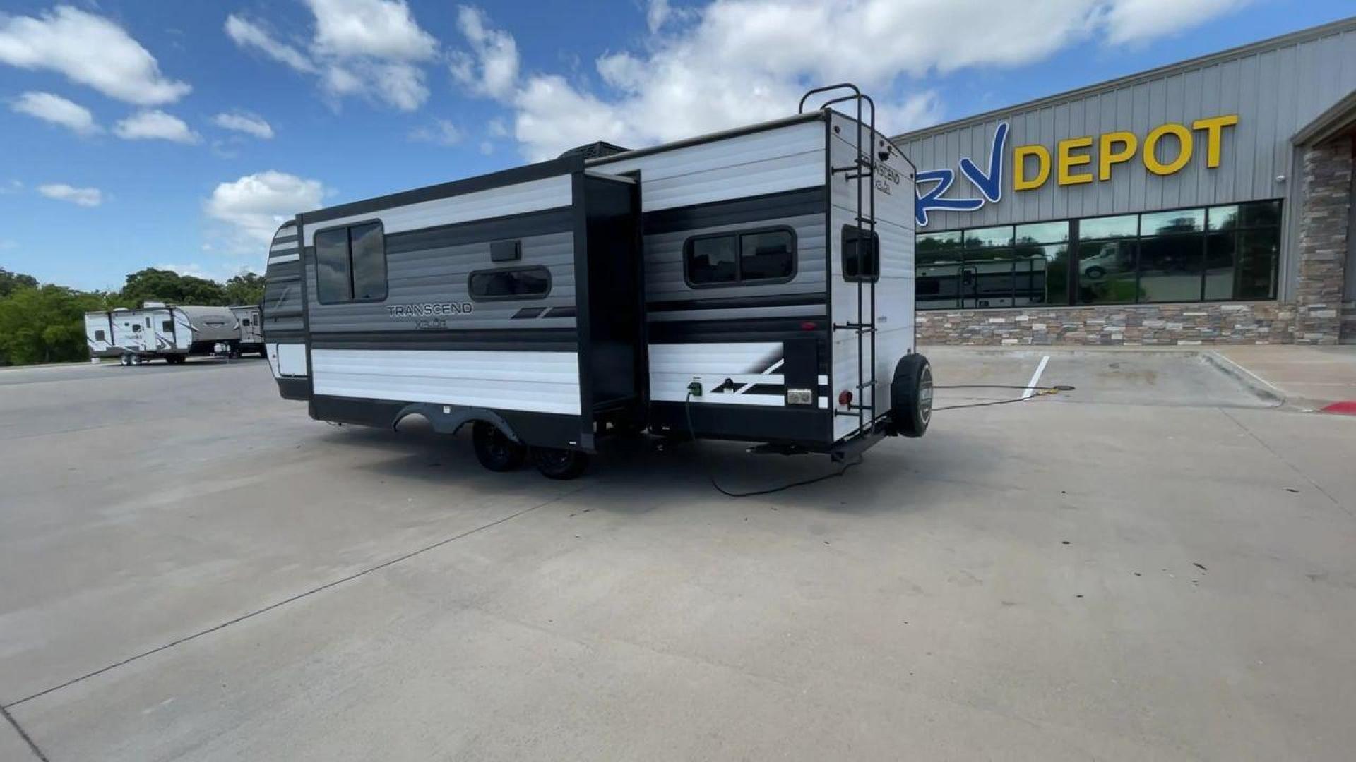 2022 GRAND DESIGN TRANSCEND 240ML (573TT3022N8) , located at 4319 N Main Street, Cleburne, TX, 76033, (817) 221-0660, 32.435829, -97.384178 - Photo#7