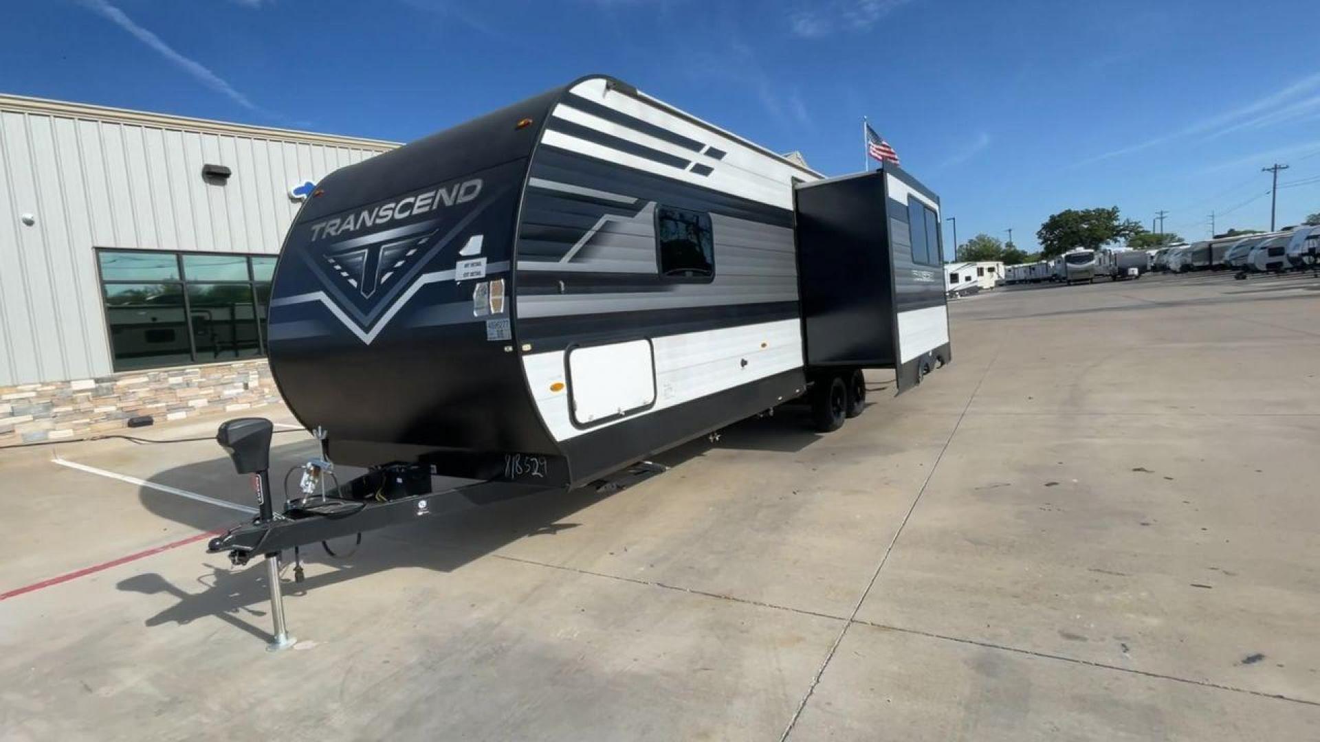 2022 GRAND DESIGN TRANSCEND 265BH (573TT3326N8) , Length: 32.75 ft. | Dry Weight: 6,327 lbs. | Gross Weight: 7,995 lbs. | Slides: 1 transmission, located at 4319 N Main Street, Cleburne, TX, 76033, (817) 221-0660, 32.435829, -97.384178 - The 2022 Grand Design Transcend 265BH is a well-designed travel trailer with a sleek black-and-gray exterior, featuring bold graphics and a modern design. This unit measures 32.75 feet in length, has a dry weight of 6,327 lbs, and a gross weight capacity of 7,995 lbs. It features one large slide-out - Photo#5