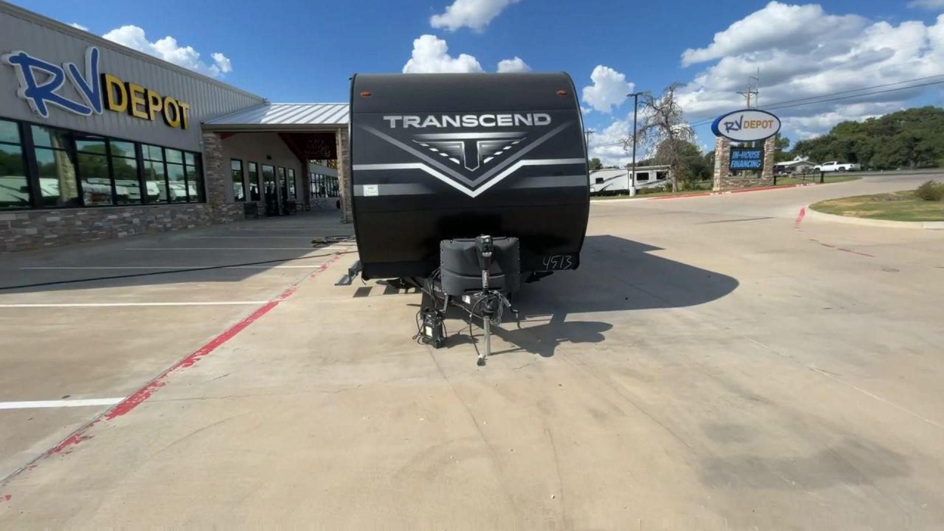 2022 GRAND DESIGN TRANSCEND 265BH (573TT3324ND) , Length: 32.75 ft. | Dry Weight: 6,327 lbs. | Gross Weight: 7,995 lbs. | Slides: 1 transmission, located at 4319 N Main Street, Cleburne, TX, 76033, (817) 221-0660, 32.435829, -97.384178 - Photo#4