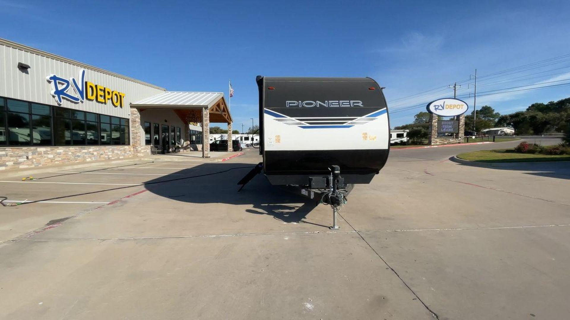 2022 HEARTLAND PIONEER DS320 (5SFPB3725NE) , Length: 37.36 ft. | Dry Weight: 7,696 lbs. | Gross Weight: 9,000 lbs. | Slides: 2 transmission, located at 4319 N Main Street, Cleburne, TX, 76033, (817) 221-0660, 32.435829, -97.384178 - The 2022 Heartland Pioneer DS320 is a spacious and stylish RV designed for comfortable travel and camping. With a length of 37.36 feet and a dry weight of 7,696 lbs., it offers ample living space while being relatively simple to tow. Its exterior features a sleek combination of white and gray with d - Photo#4