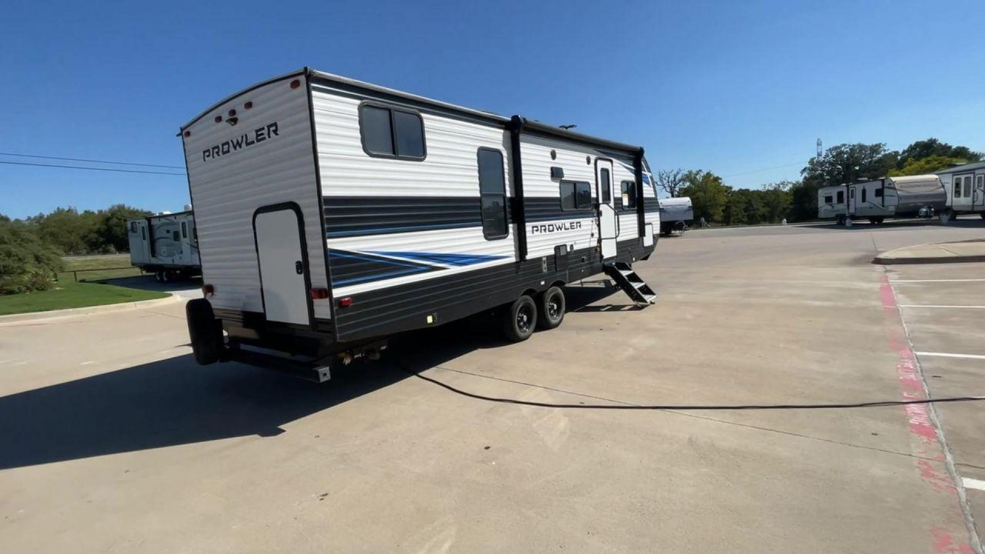 2022 HEARTLAND PROWLER 271BR (5SFPB3228NE) , Length: 31.8 ft. | Dry Weight: 6,570 lbs. | Gross Weight: 7,880 lbs. | Slides: 1 transmission, located at 4319 N Main Street, Cleburne, TX, 76033, (817) 221-0660, 32.435829, -97.384178 - The 2022 Heartland Prowler 271BR is a 31.8-foot travel trailer designed with both comfort and practicality in mind. Weighing in at a dry weight of 6,570 lbs. and a gross weight of 7,880 lbs., it strikes a balance between spaciousness and easy towing. The single slide-out enhances the interior space, - Photo#1