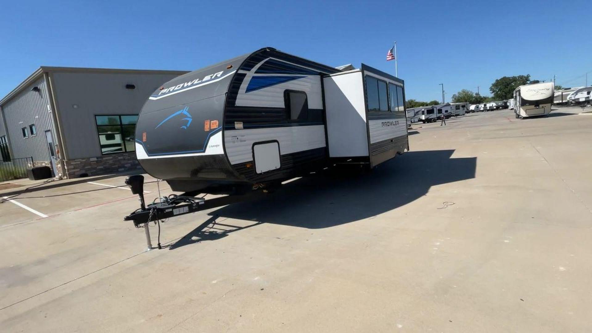 2022 HEARTLAND PROWLER 271BR (5SFPB3228NE) , Length: 31.8 ft. | Dry Weight: 6,570 lbs. | Gross Weight: 7,880 lbs. | Slides: 1 transmission, located at 4319 N Main Street, Cleburne, TX, 76033, (817) 221-0660, 32.435829, -97.384178 - The 2022 Heartland Prowler 271BR is a 31.8-foot travel trailer designed with both comfort and practicality in mind. Weighing in at a dry weight of 6,570 lbs. and a gross weight of 7,880 lbs., it strikes a balance between spaciousness and easy towing. The single slide-out enhances the interior space, - Photo#5