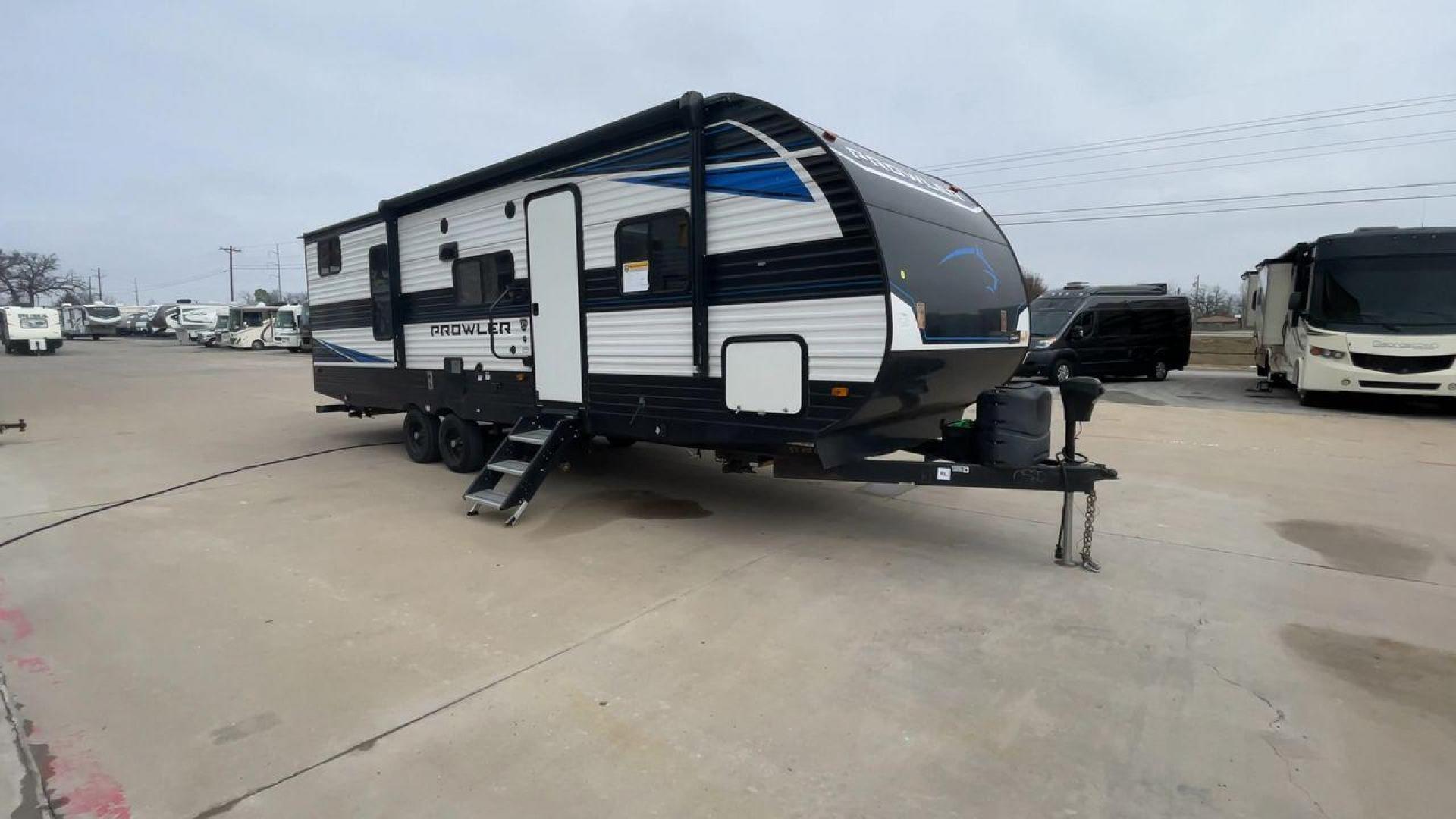 2022 HEARTLAND PROWLER 271BR (5SFPB3220NE) , located at 4319 N Main Street, Cleburne, TX, 76033, (817) 221-0660, 32.435829, -97.384178 - Photo#3