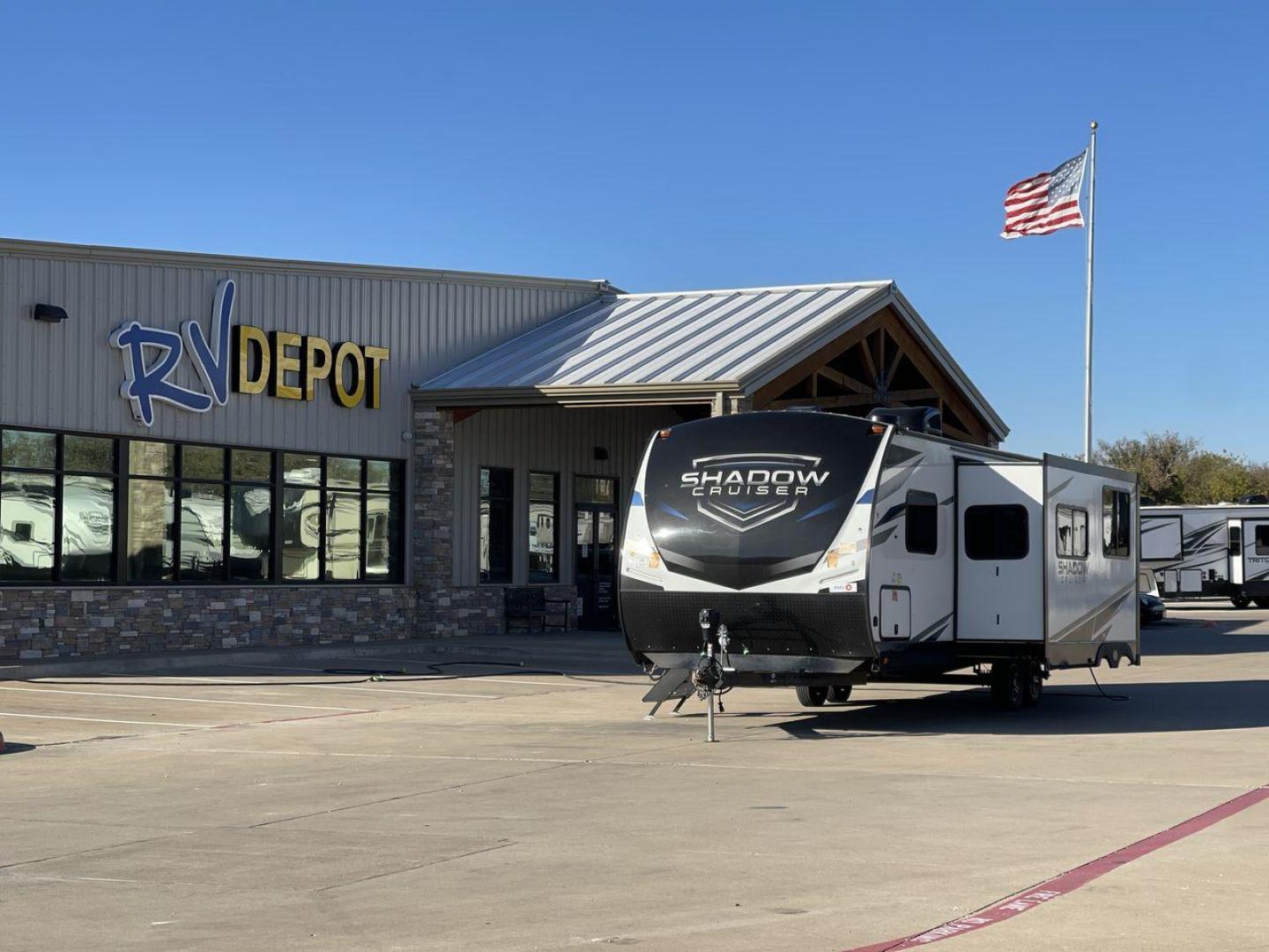 2022 HEARTLAND SHADOW CRUISER 280QB (5RXDB3228NN) , Length: 31.92 ft. | Dry Weight: 6,288 lbs. | Gross Weight: 7,816 lbs. | Slides: 1 transmission, located at 4319 N Main Street, Cleburne, TX, 76033, (817) 221-0660, 32.435829, -97.384178 - The 2022 Heartland Shadow Cruiser 280QB is a travel trailer designed with families in mind, offering a functional layout, modern amenities, and ample sleeping accommodations. Its lightweight design makes it easier to tow while still providing the space and features needed for memorable adventures. T - Photo#0