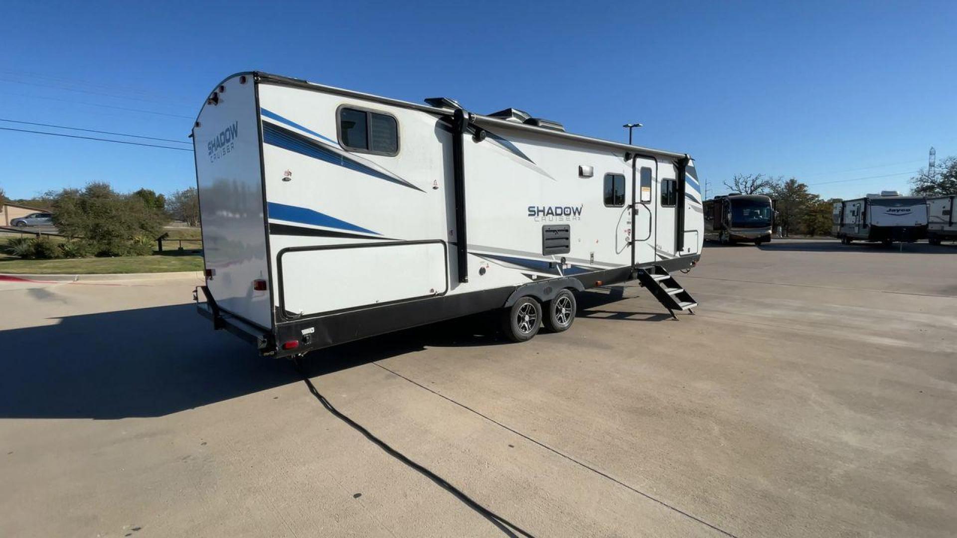 2022 HEARTLAND SHADOW CRUISER 280QB (5RXDB3228NN) , Length: 31.92 ft. | Dry Weight: 6,288 lbs. | Gross Weight: 7,816 lbs. | Slides: 1 transmission, located at 4319 N Main Street, Cleburne, TX, 76033, (817) 221-0660, 32.435829, -97.384178 - The 2022 Heartland Shadow Cruiser 280QB is a travel trailer designed with families in mind, offering a functional layout, modern amenities, and ample sleeping accommodations. Its lightweight design makes it easier to tow while still providing the space and features needed for memorable adventures. T - Photo#1